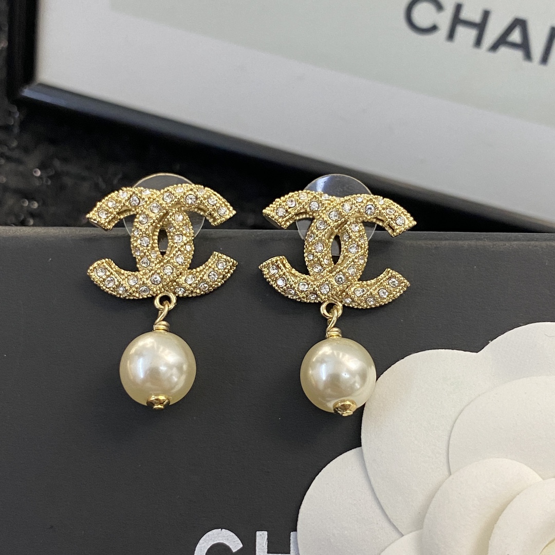 Chanel Fashion Earrings