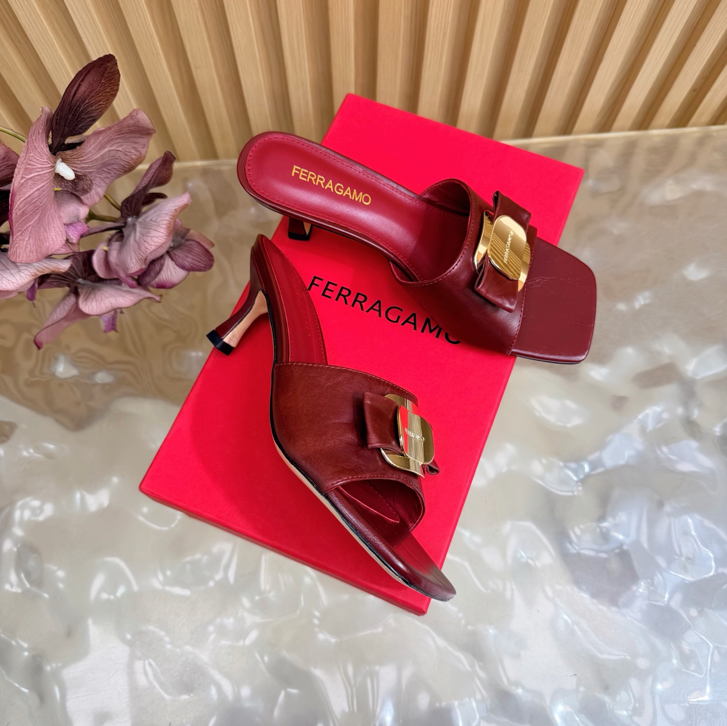 Ferragamo Shiny Leather Heeled Side