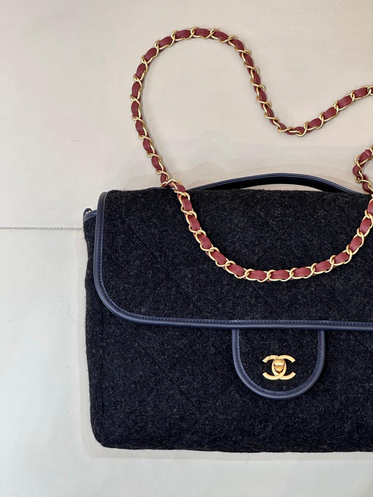 CHANEL's new felt crossbody bag for Autumn/Winter 2025