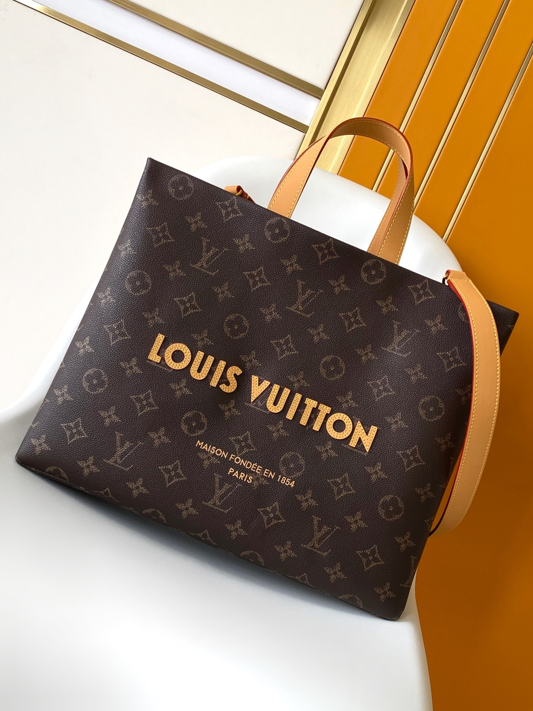 M13928 LV Shopper Tote MM in Monogram Calf leather