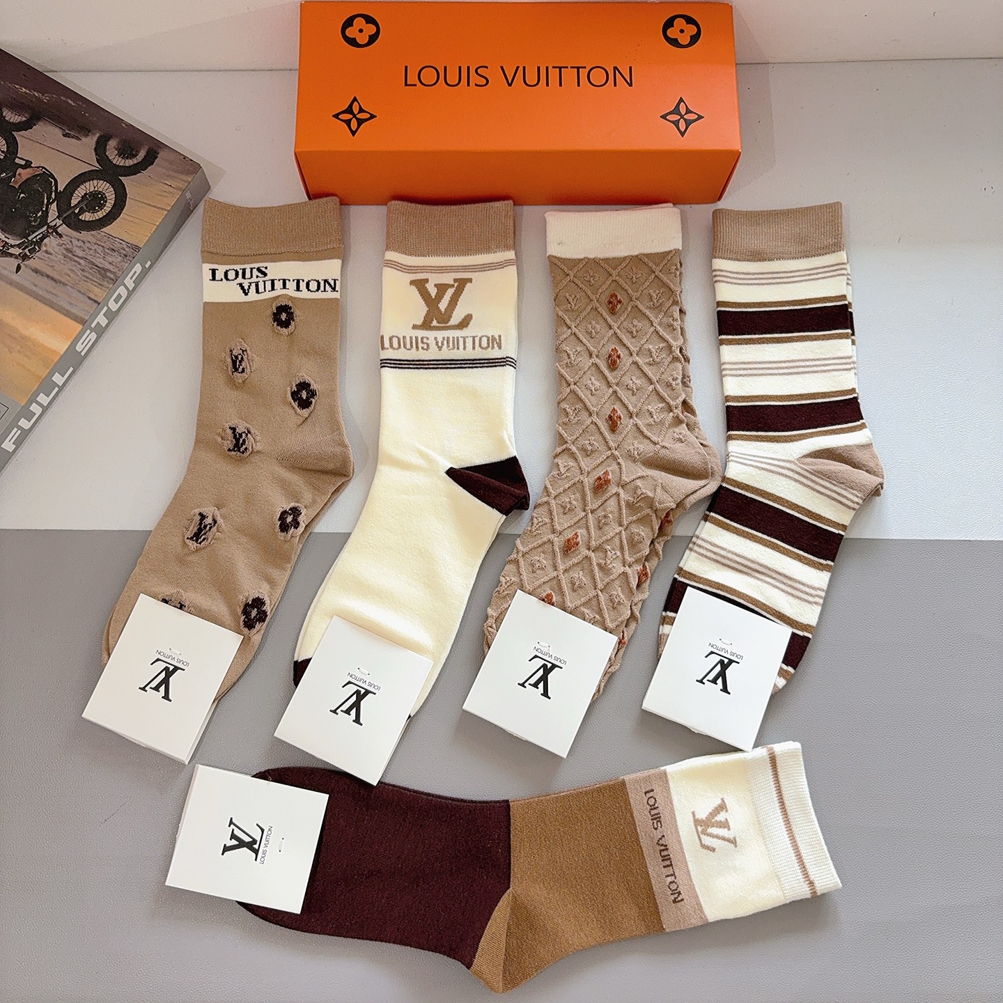 Louis Vuitton LV Socks 5-Pack - KAIROO