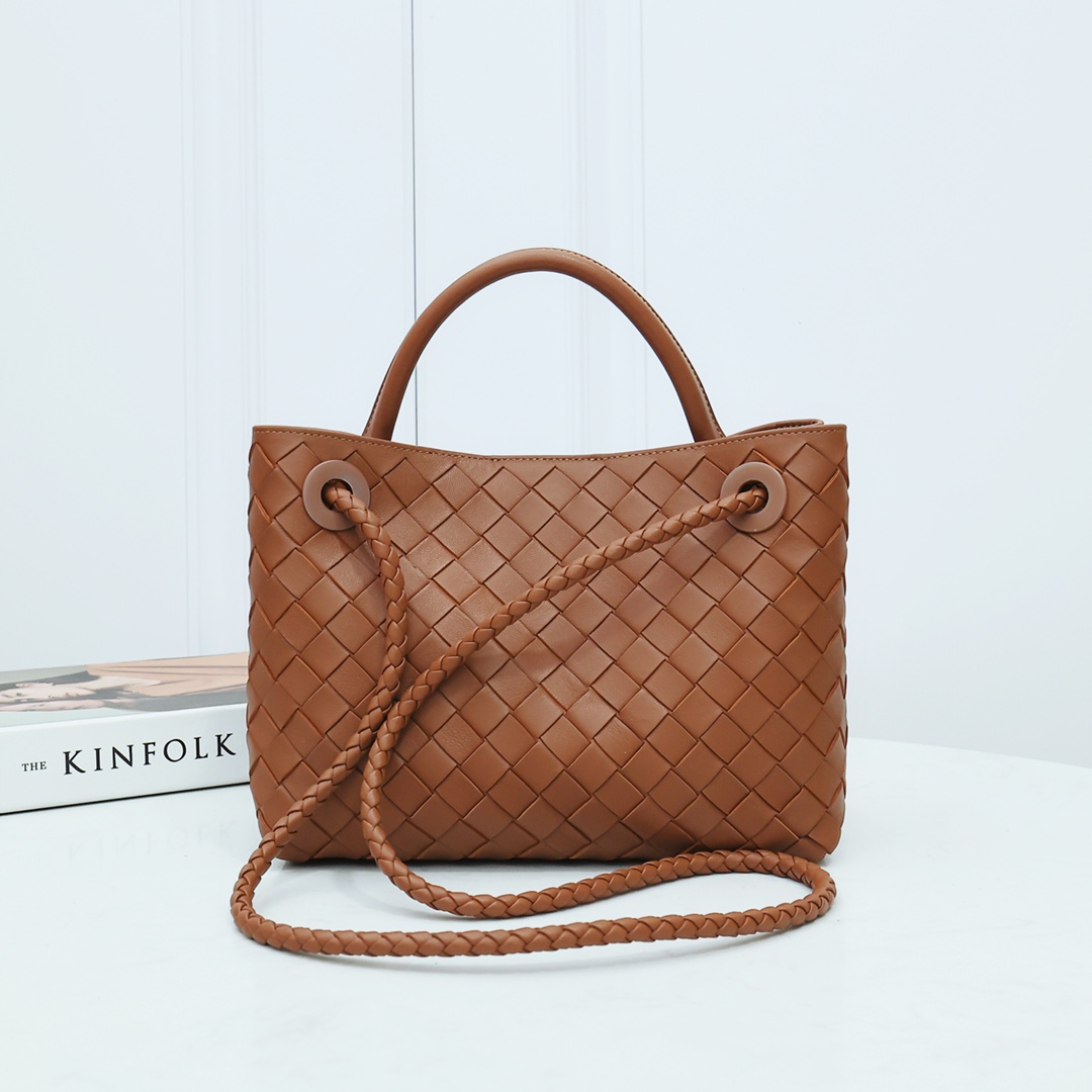 Bottega Amber Small Andiamo Top handle bag