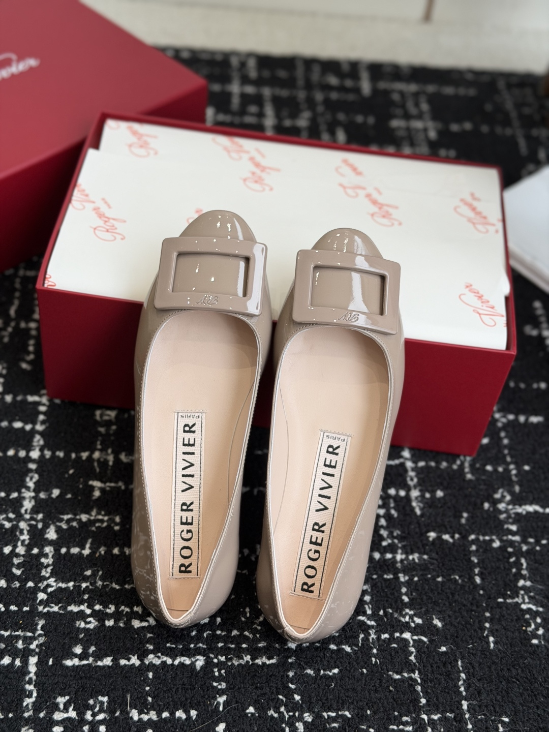 Roger Vivier Shiny leather Flat Ballets