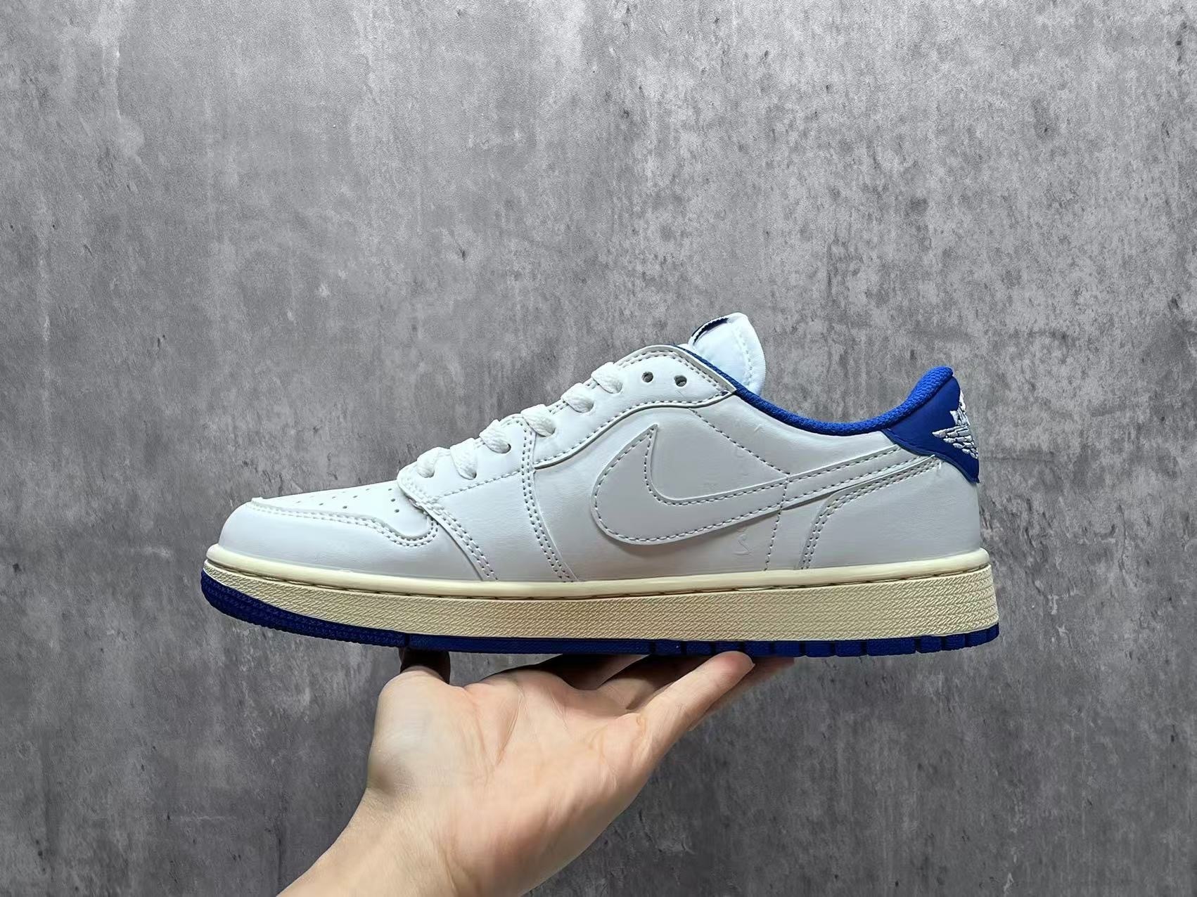 2025-26 AJ1 US Men's Sizes6 to 11 in half sizes White Lightning  Low cut Inverted Hook Shoes tianlong