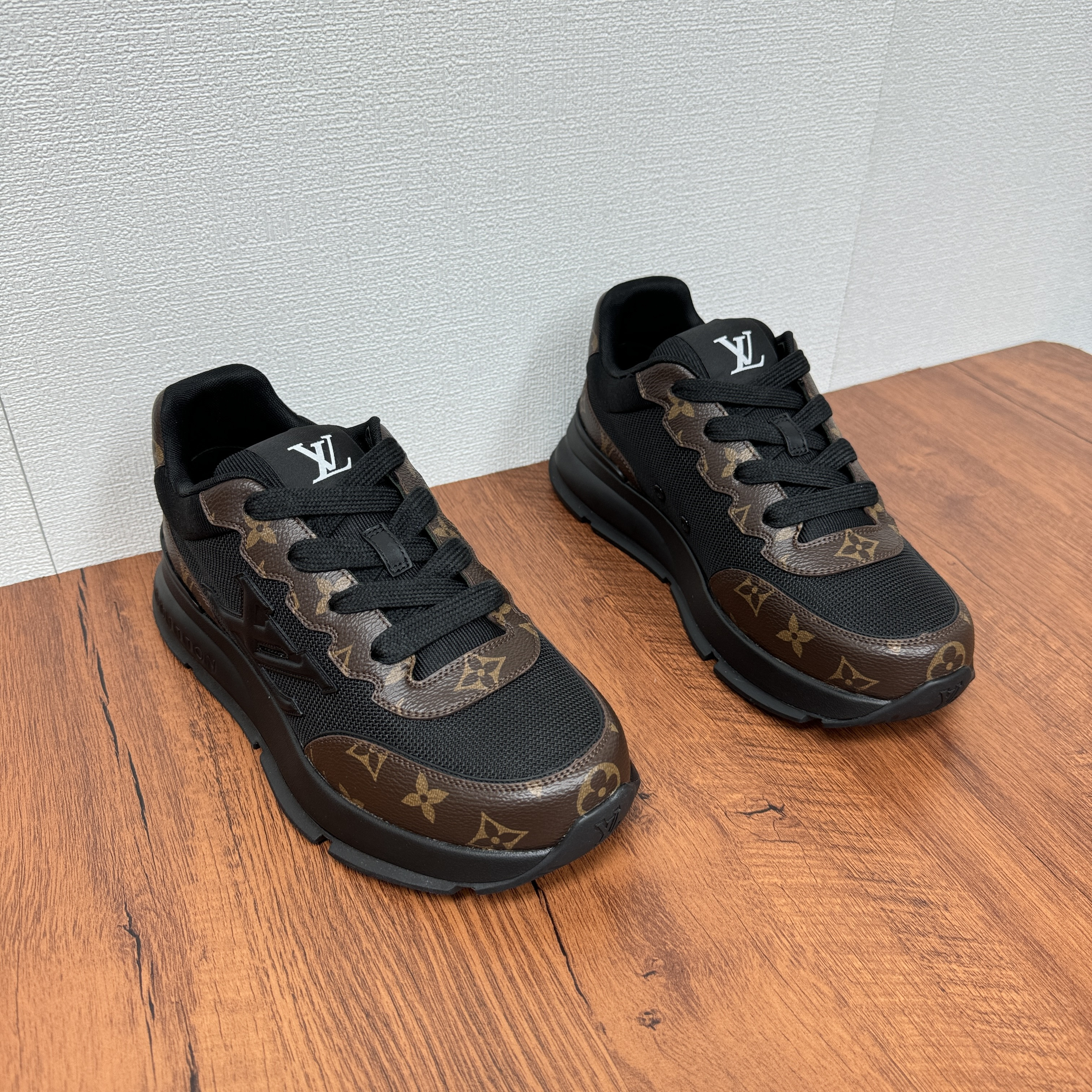 Louis Vuitton Men's LV Classic Sneaker