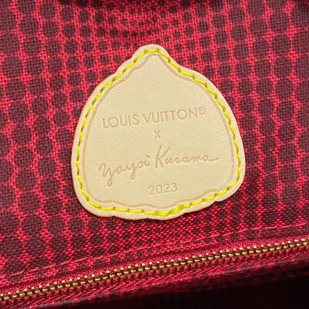 Louis Vuitton LV YK Onthego MM M46379