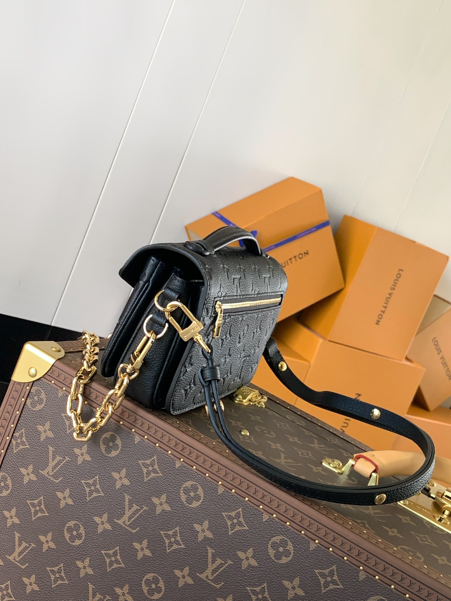 M46595 Pochette Métis East West Bag in Black Monogram Empreinte leather