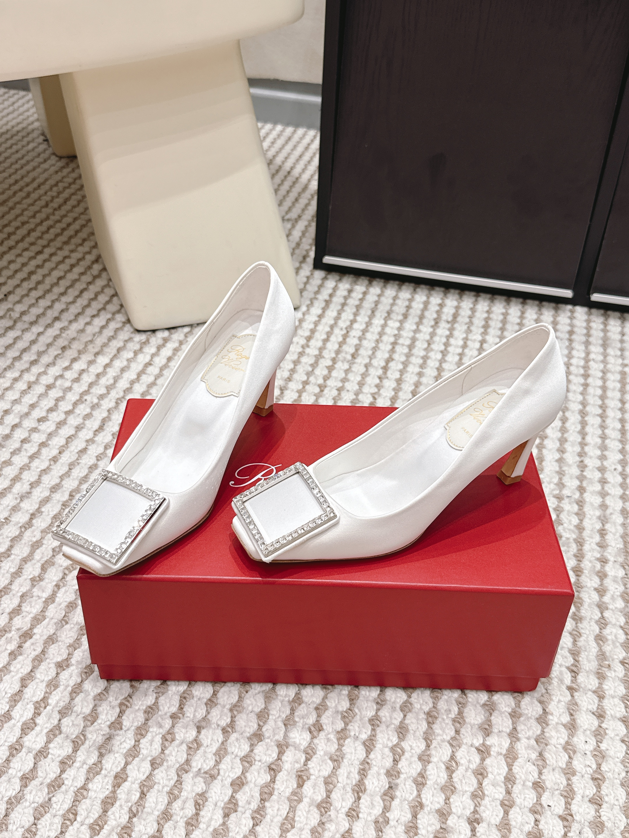 Roger Vivier Satin and crystals Pumps