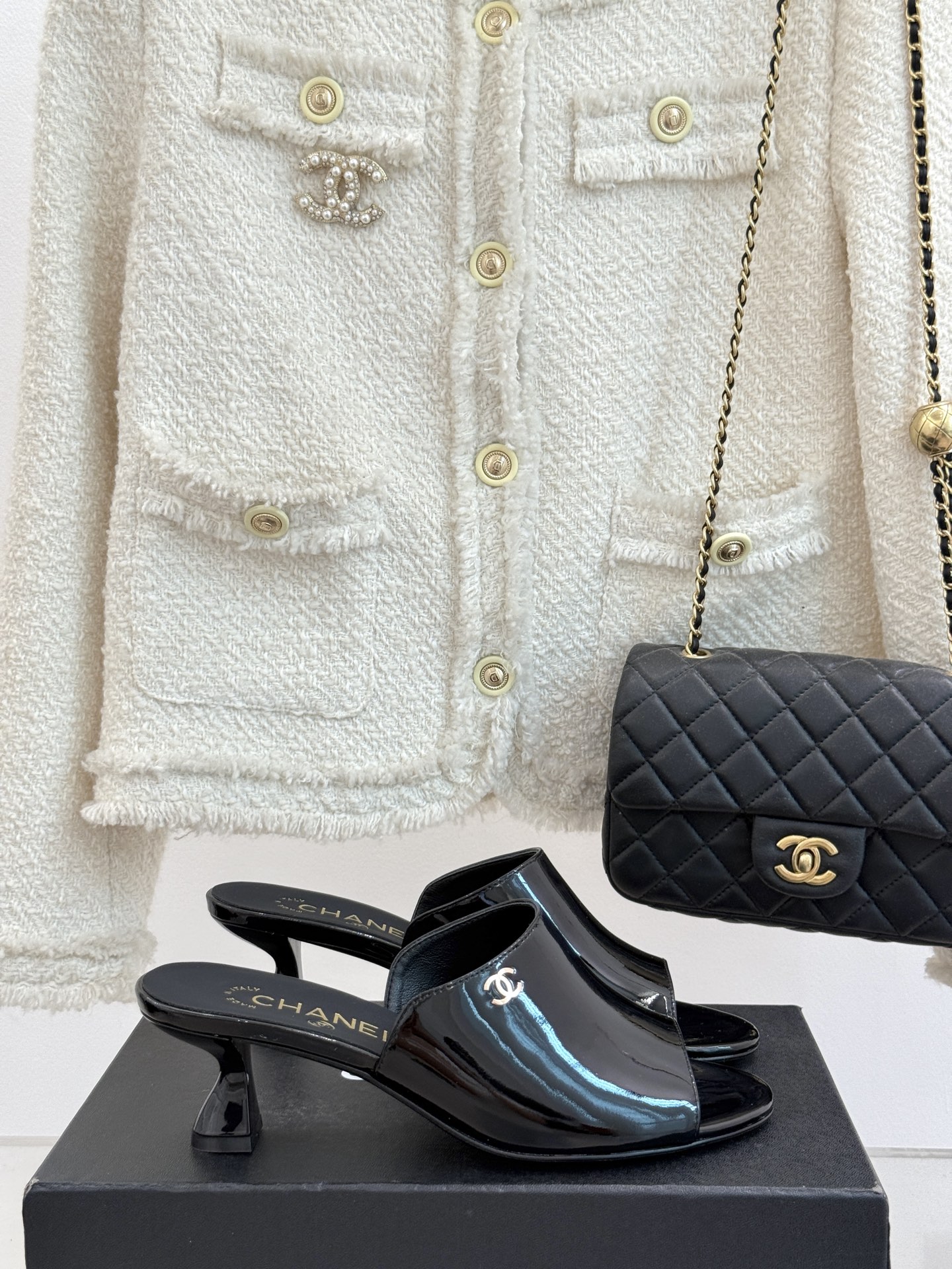 Chanel 26P CC Logo Patent Leather & Denim Quilted Open Toe Sculpted Block Heel Mule Sandals - KAIROO