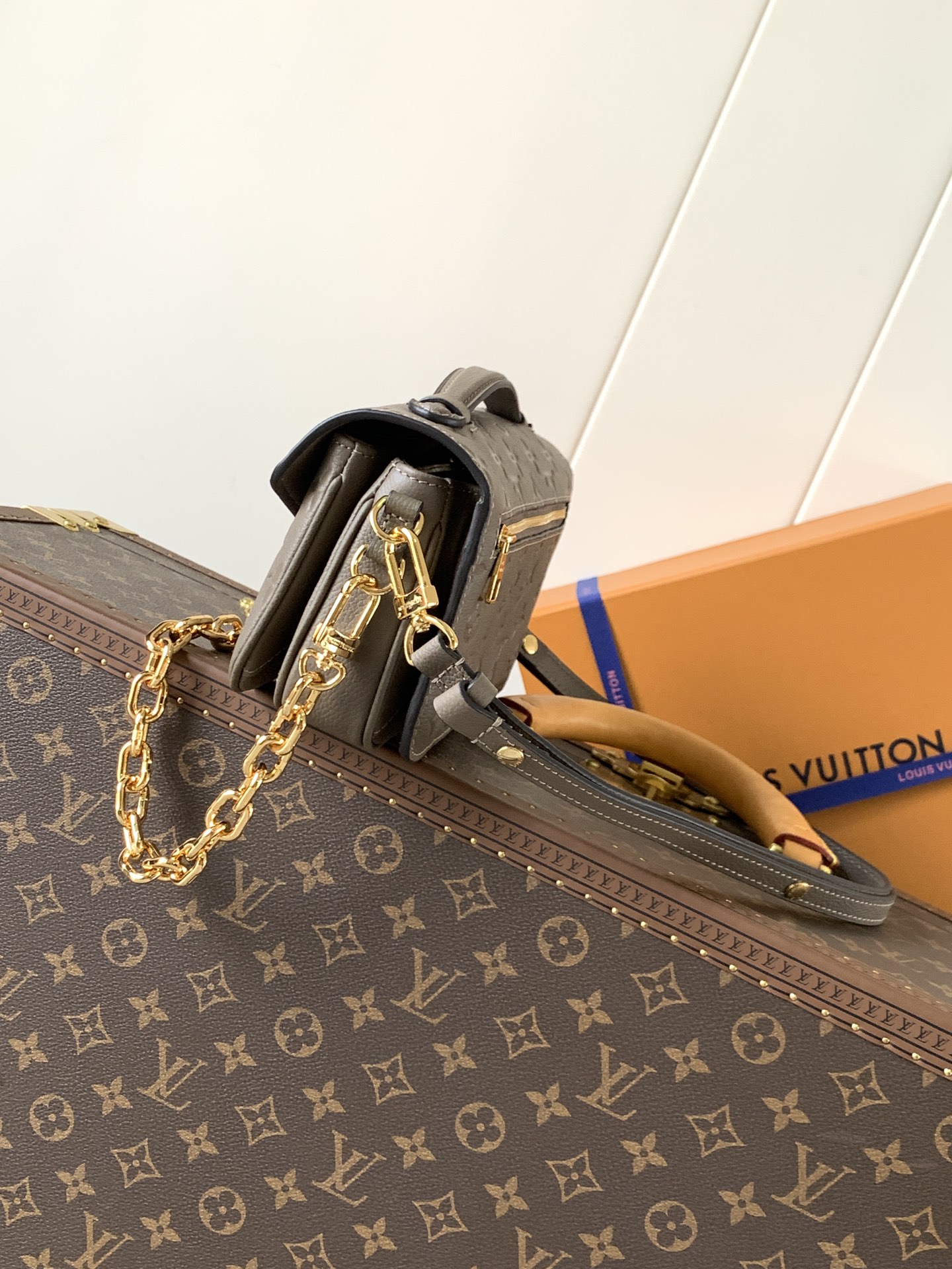M25910 Pochette Métis East West Bag in Smoke Monogram Empreinte leather