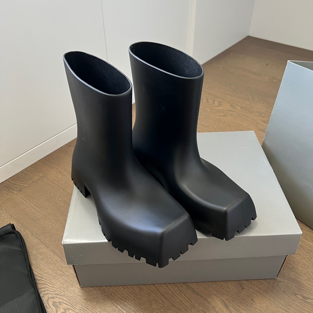 Balenciaga Trooper Black Matte Rubber Galoshes Square Toe Chunky Rain Boots - KAIROO