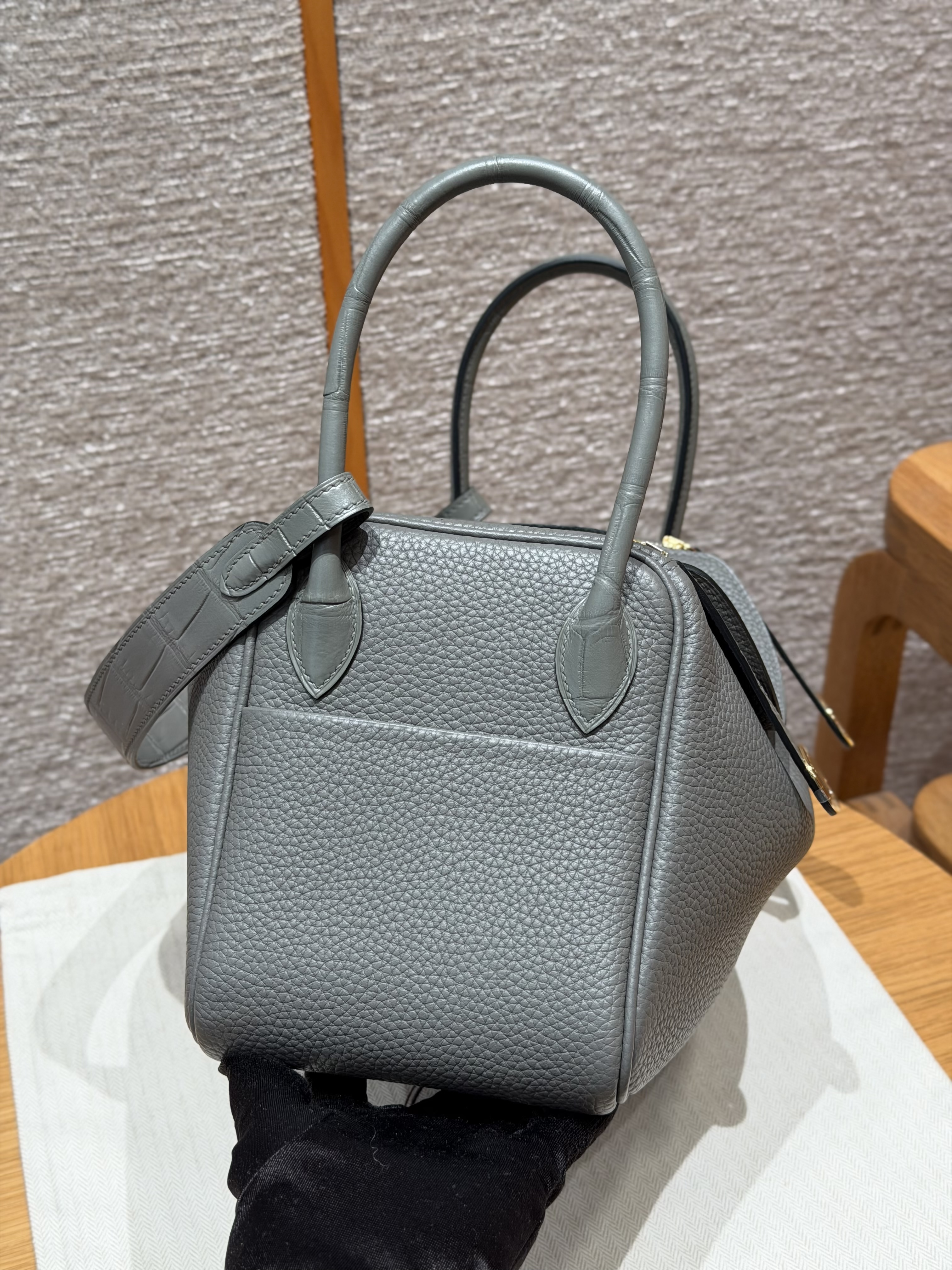 Hermes Gris Meyer Clemence Lindy 26