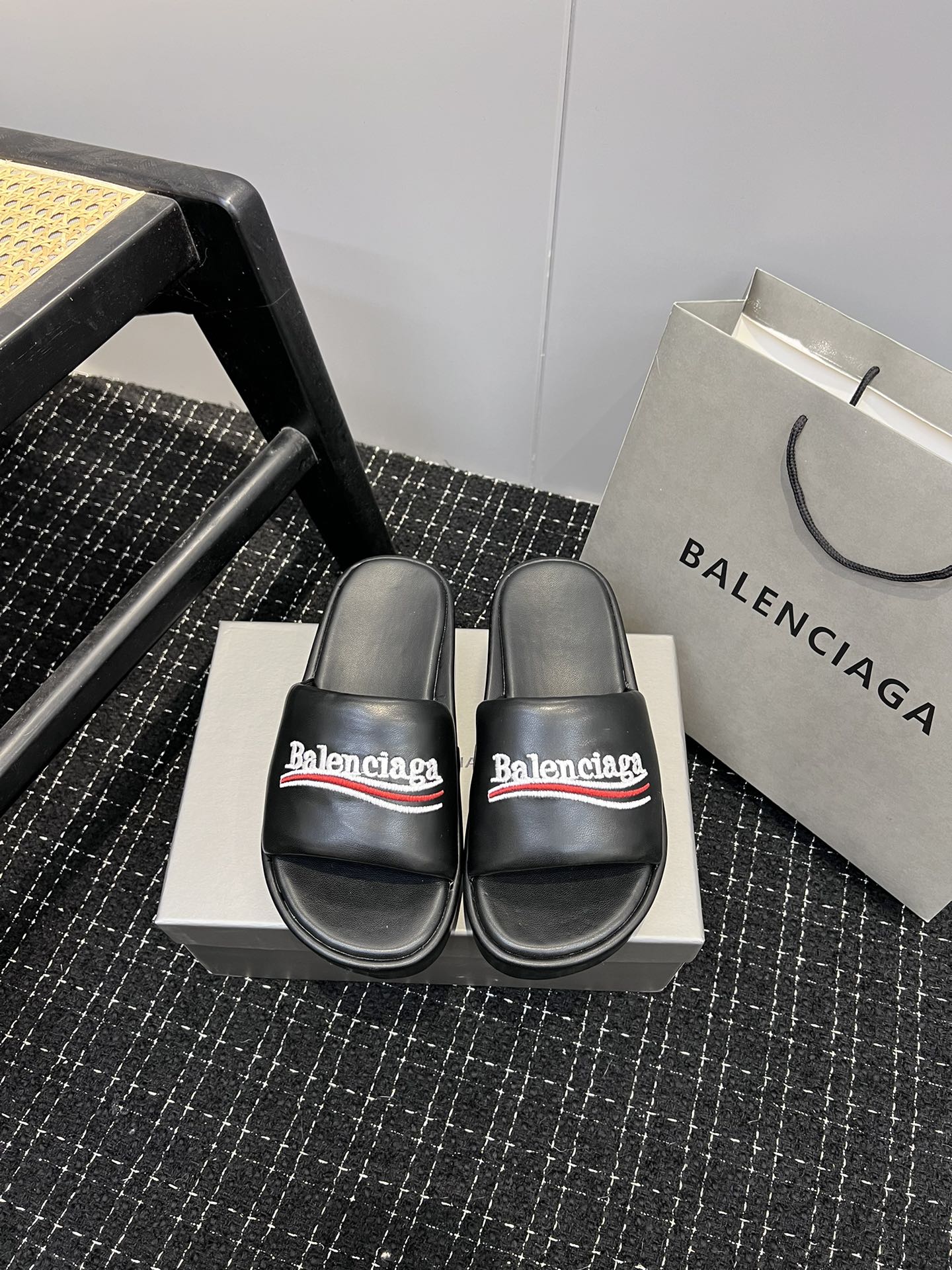 Balenciaga Padded Leather Embroidered Campaign Logo Platform Slippers - KAIROO