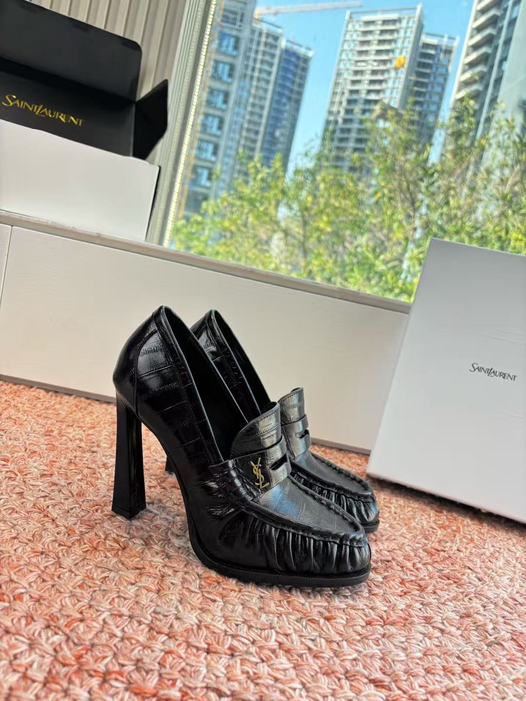 Saint Laurent Le Loafer Pump