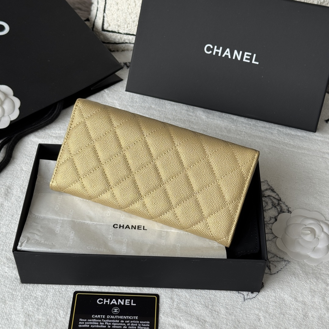 Chanel Classic Large Flap Wallet in Beige Grained leather Gold-Tone Metal