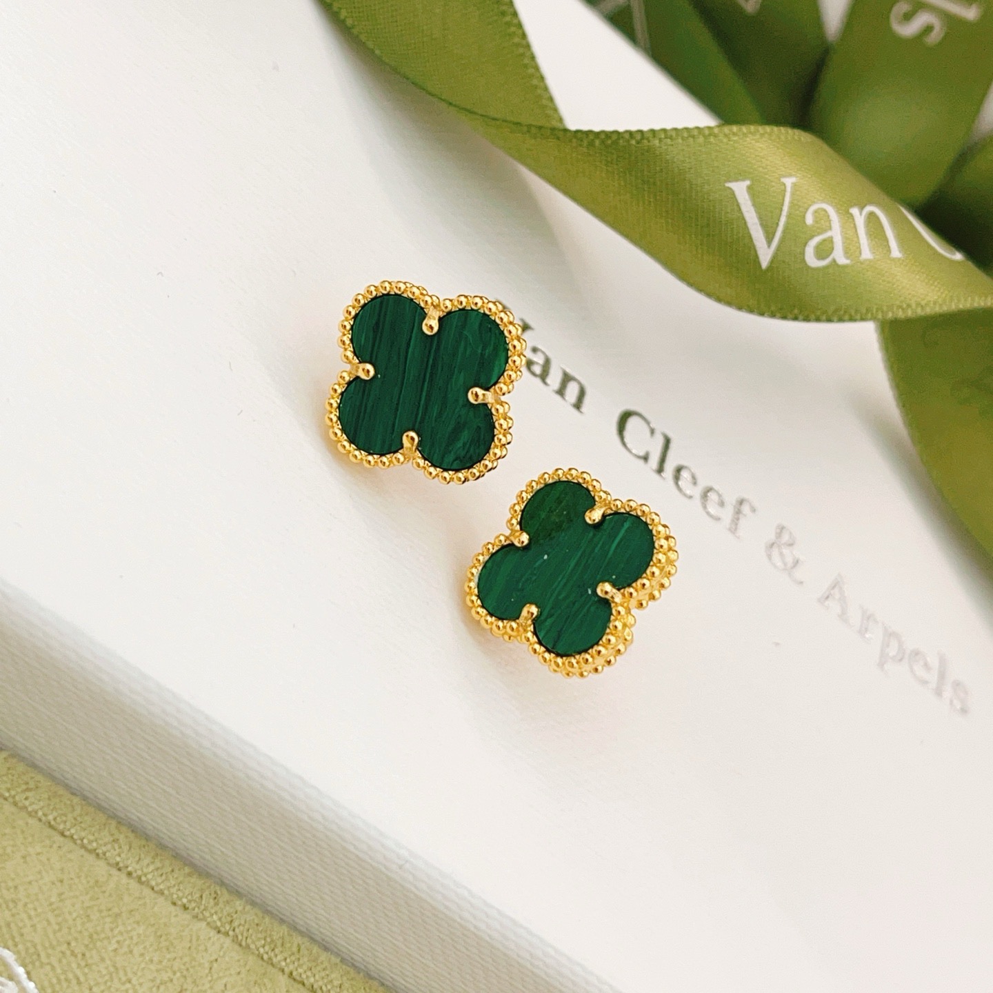 Van Cleef Fashion Medium Earrings 1.5cm