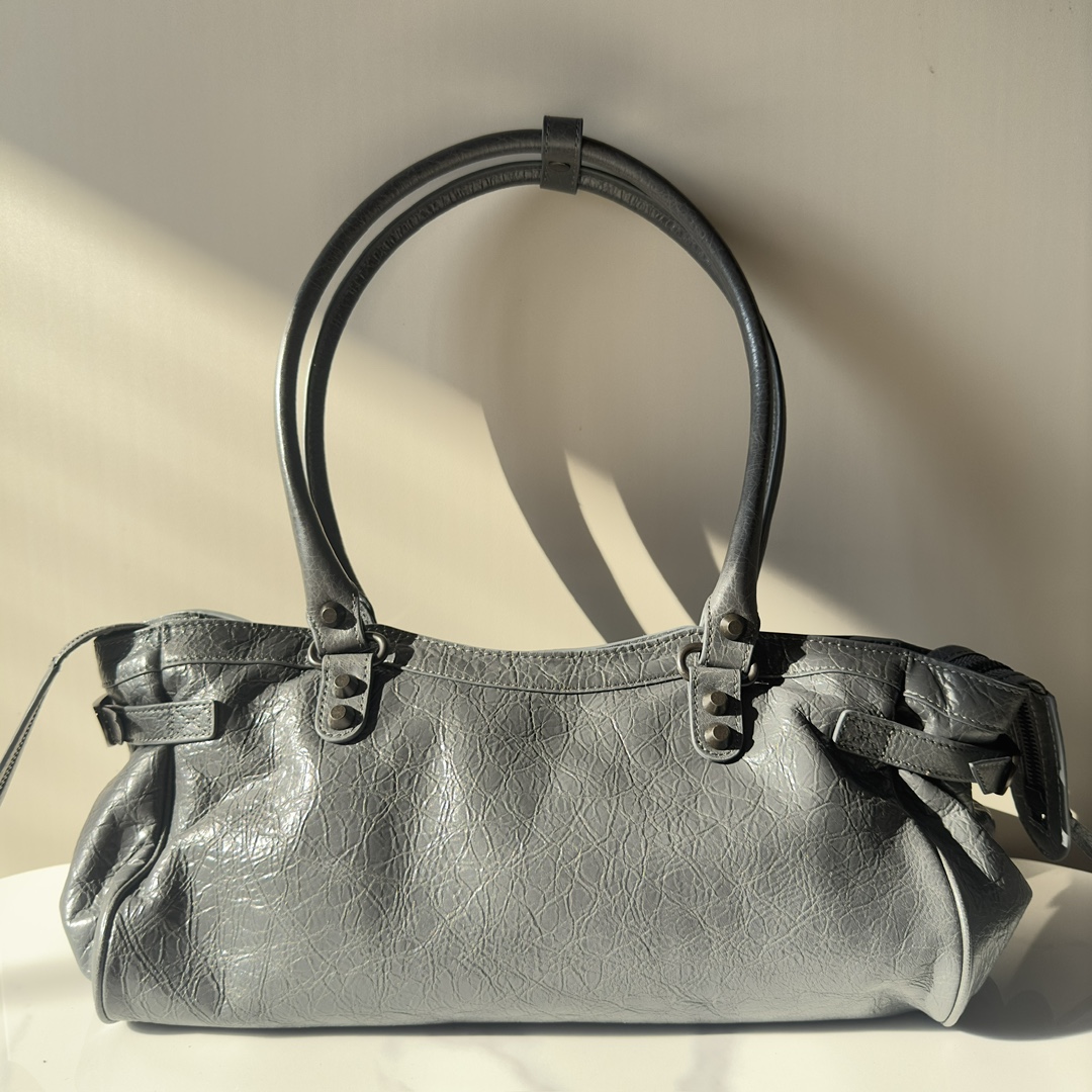 𝐁alenciaga Le City Bag East-west in Grey Lambskin