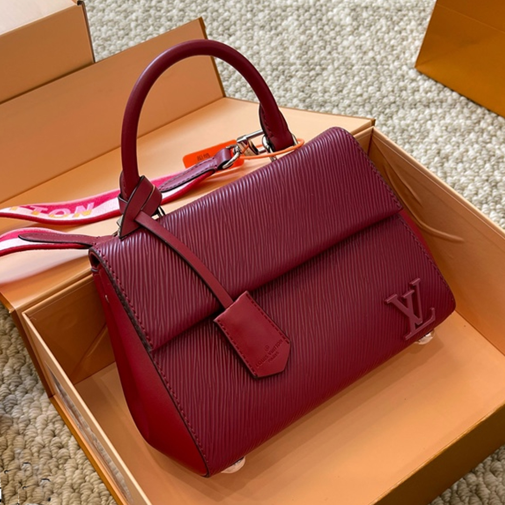Louis Vuitton LV  Cluny Grained Leather Shoulder Handbag