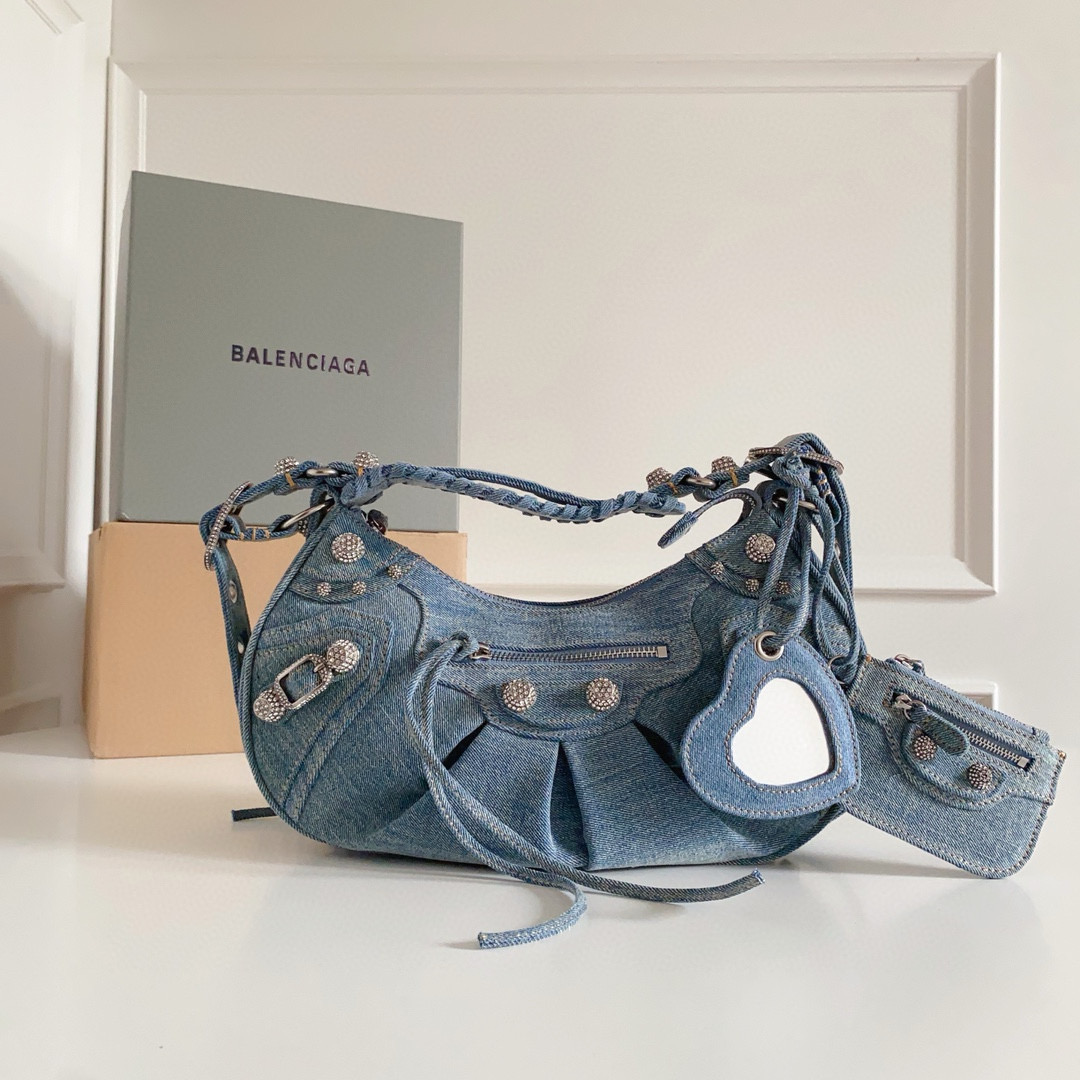 𝐁alenciaga Le Cagole Shoulder Bag blue washed Denim