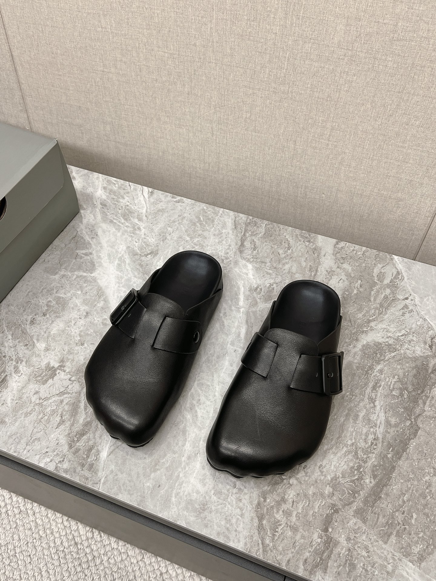 Balenciaga x Vibram Black FiveFingers Tonal Buckle Leather Toe Mules Sandals - KAIROO