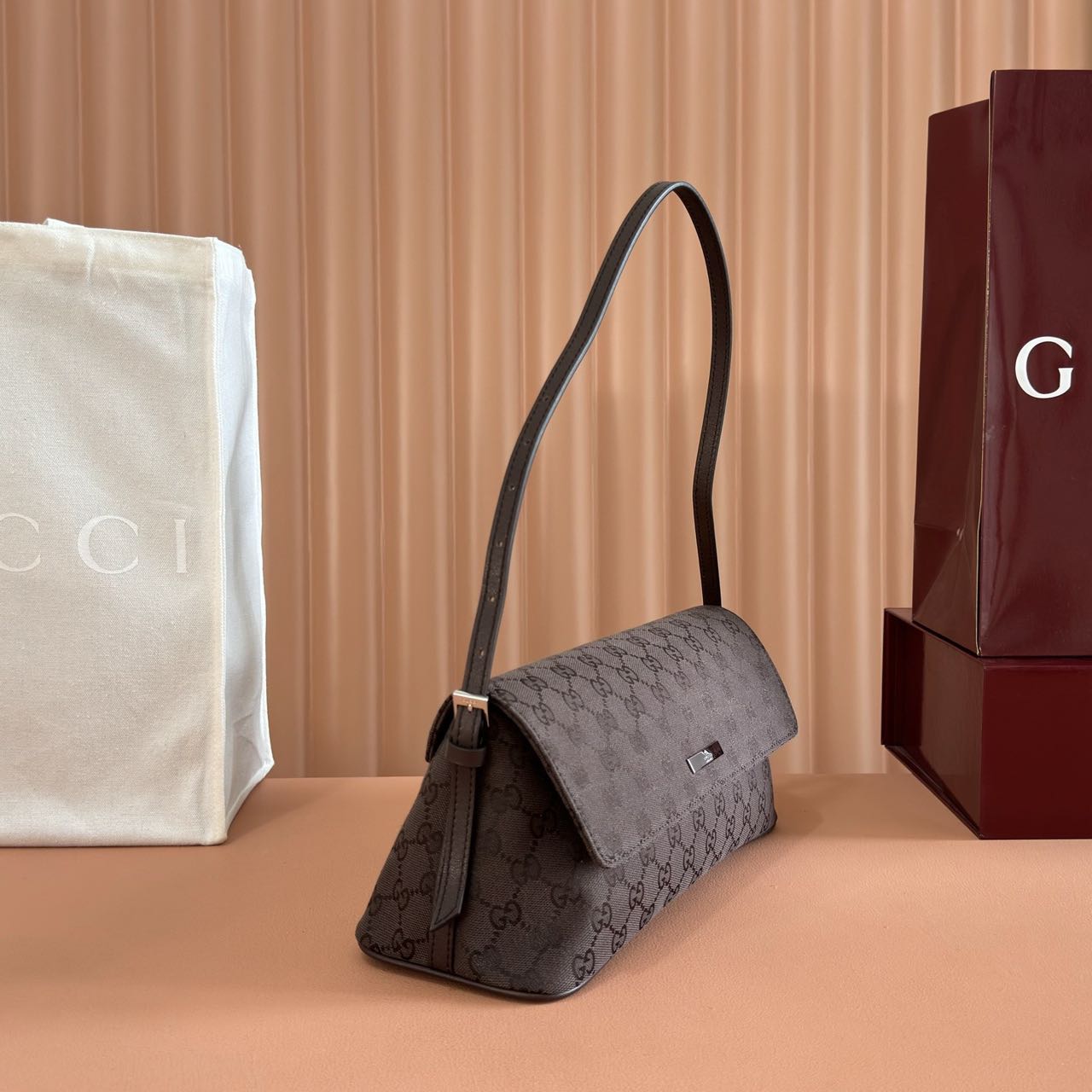 GUCCI Madison medium shoulder bag