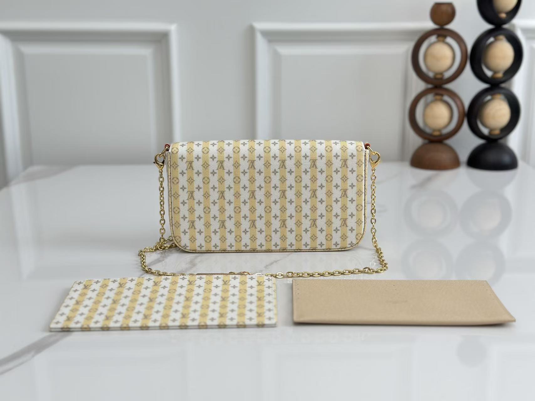Louis Vuitton LV Felicie Pochette WOC Chain bag