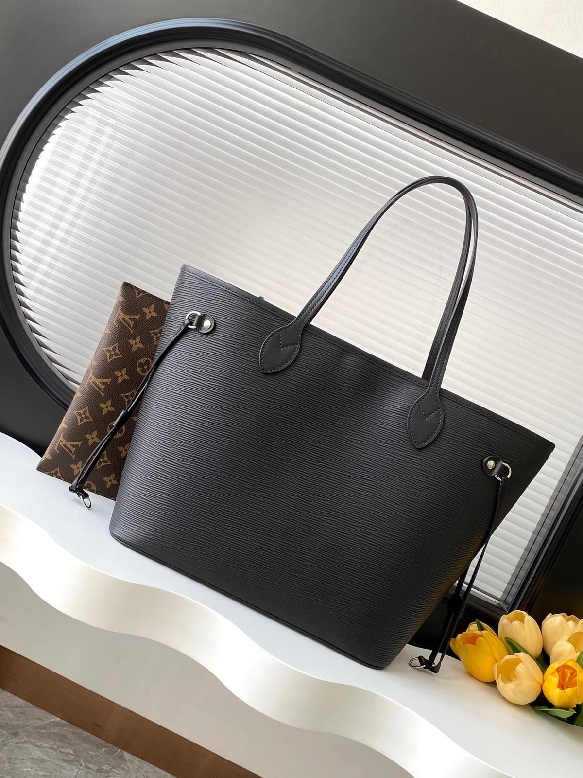 Louis Vuitton Neverfull MM bag