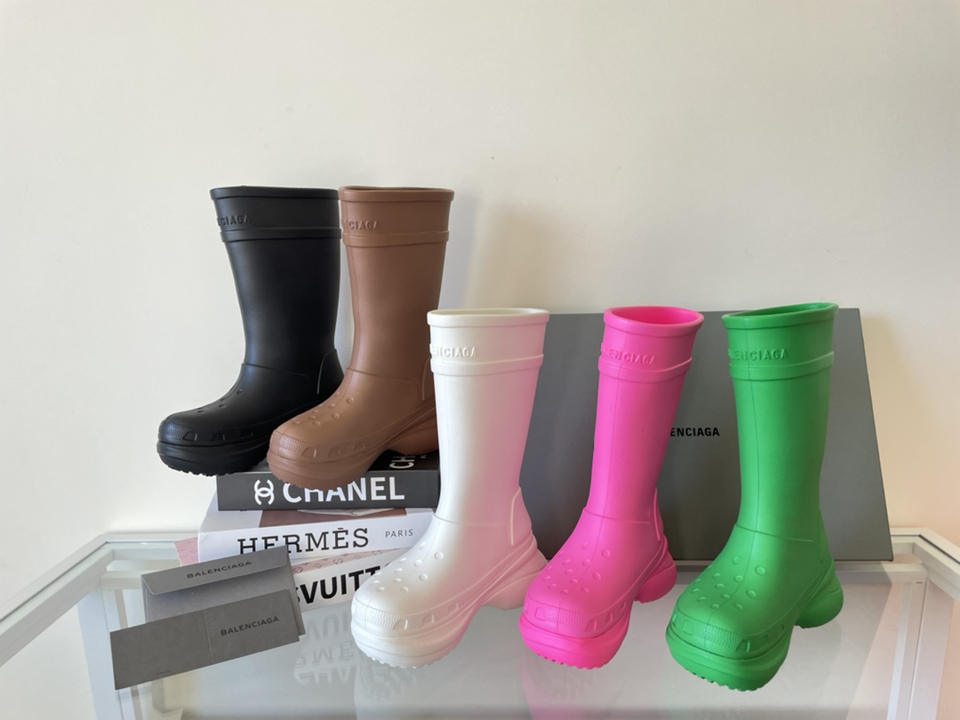 Balenciaga x Crocs Molded One-piece Rubber Debossed Logo Knee-High Platform Rain Boots - KAIROO