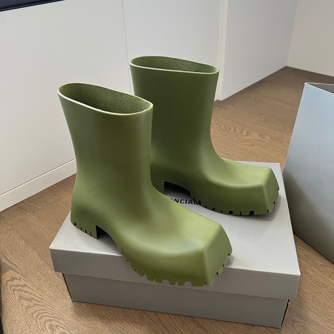Balenciaga Trooper Green Matte Rubber Galoshes Square Toe Chunky Rain Boots - KAIROO