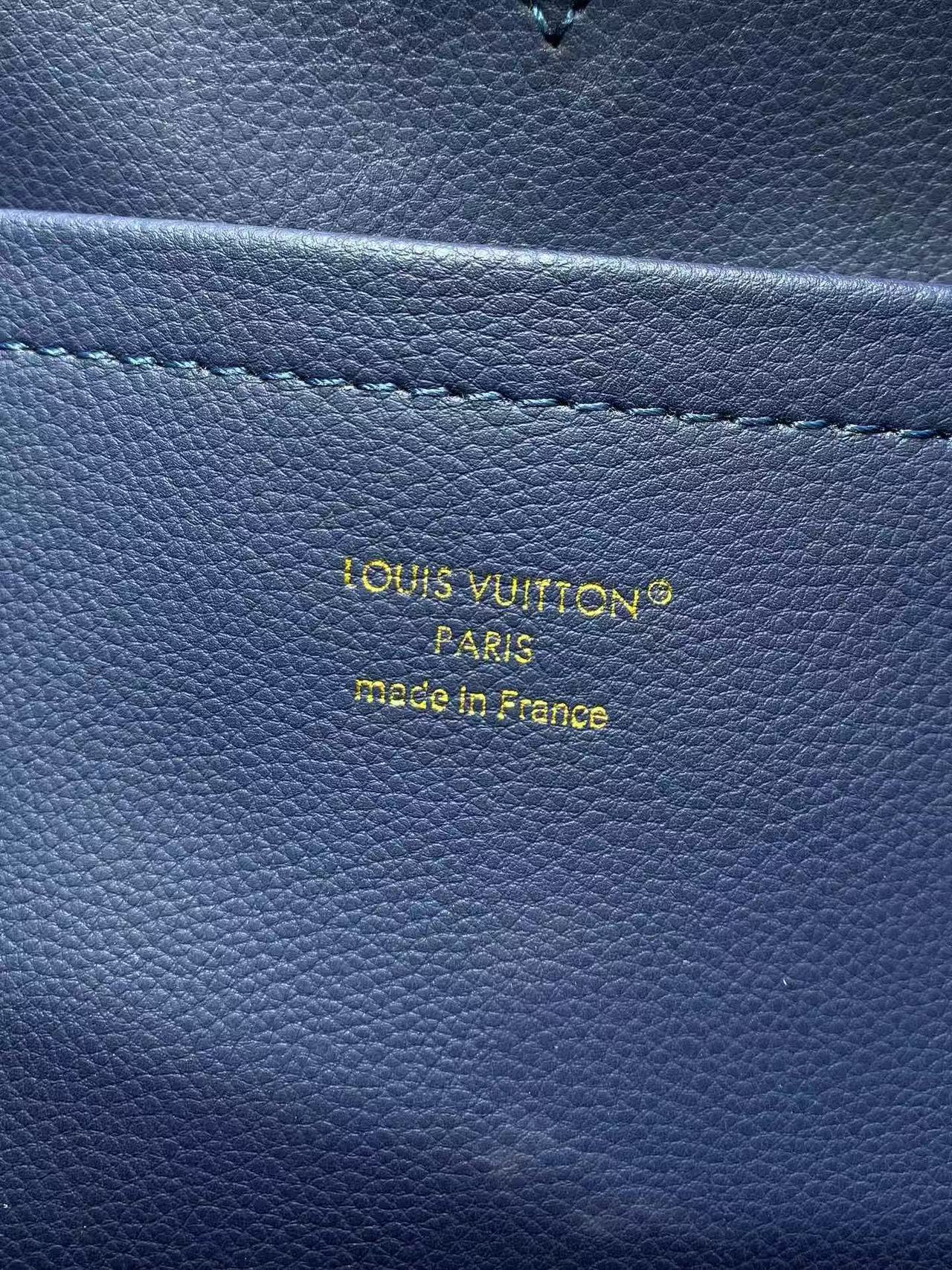Louis Vuitton new Capucines handbag in blue