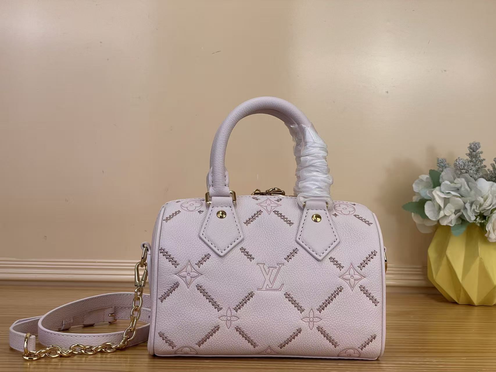Louis Vuitton LV new pink embroidered Speedy Bandouli è re 20 handbag