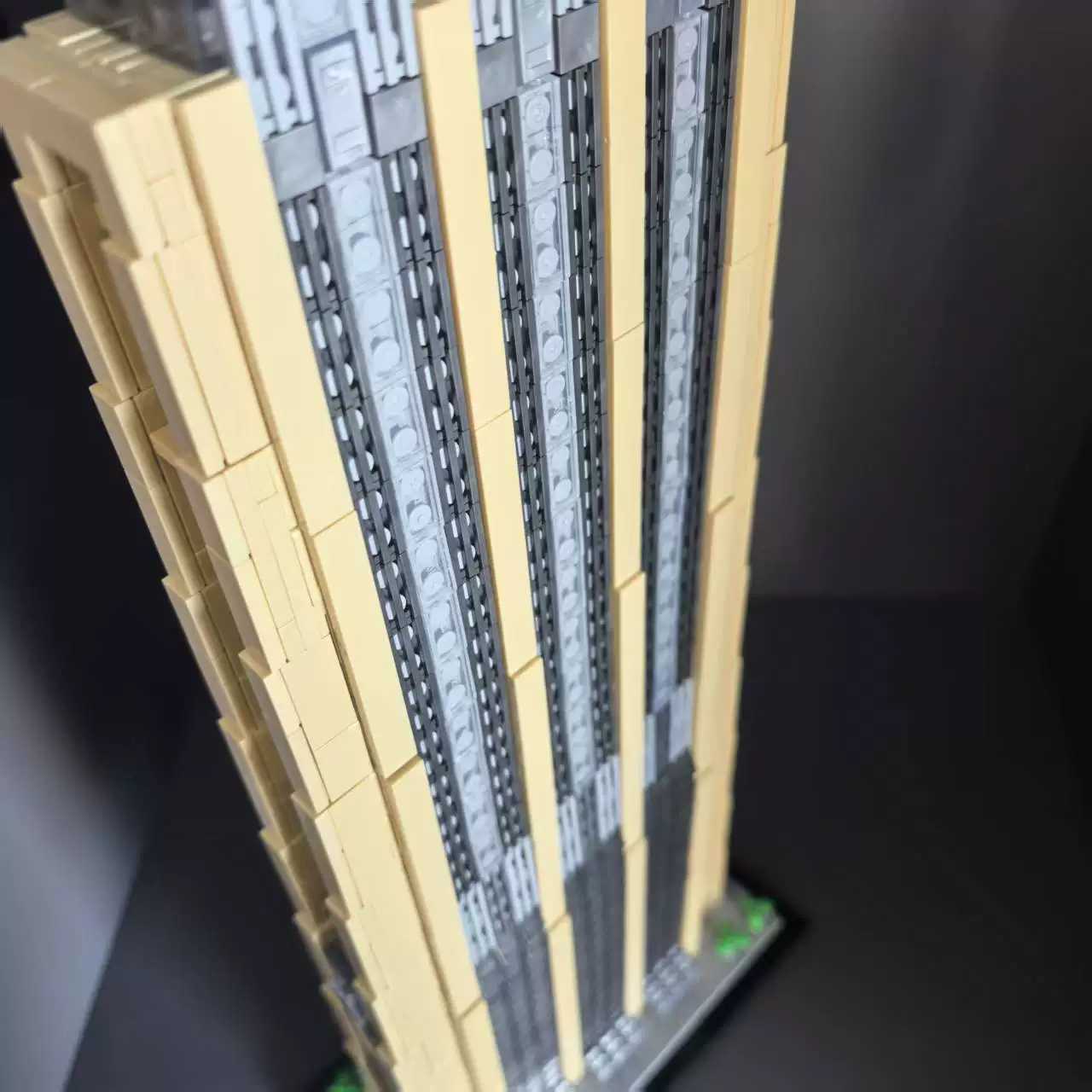 MOC 227859 - The Index (Dubai) 1:800 Scale