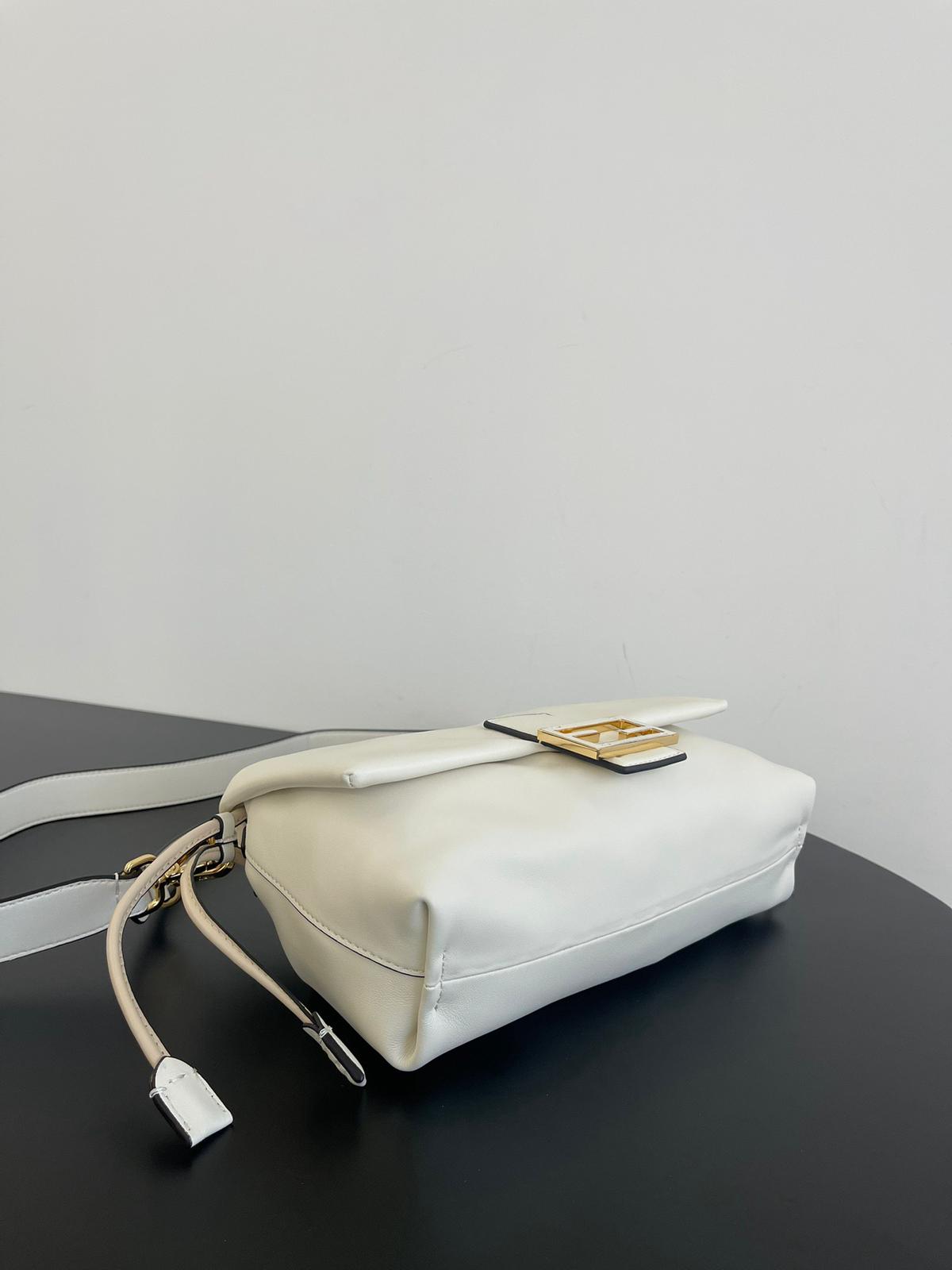 Fendi  Mamma Baguette Medium Bags