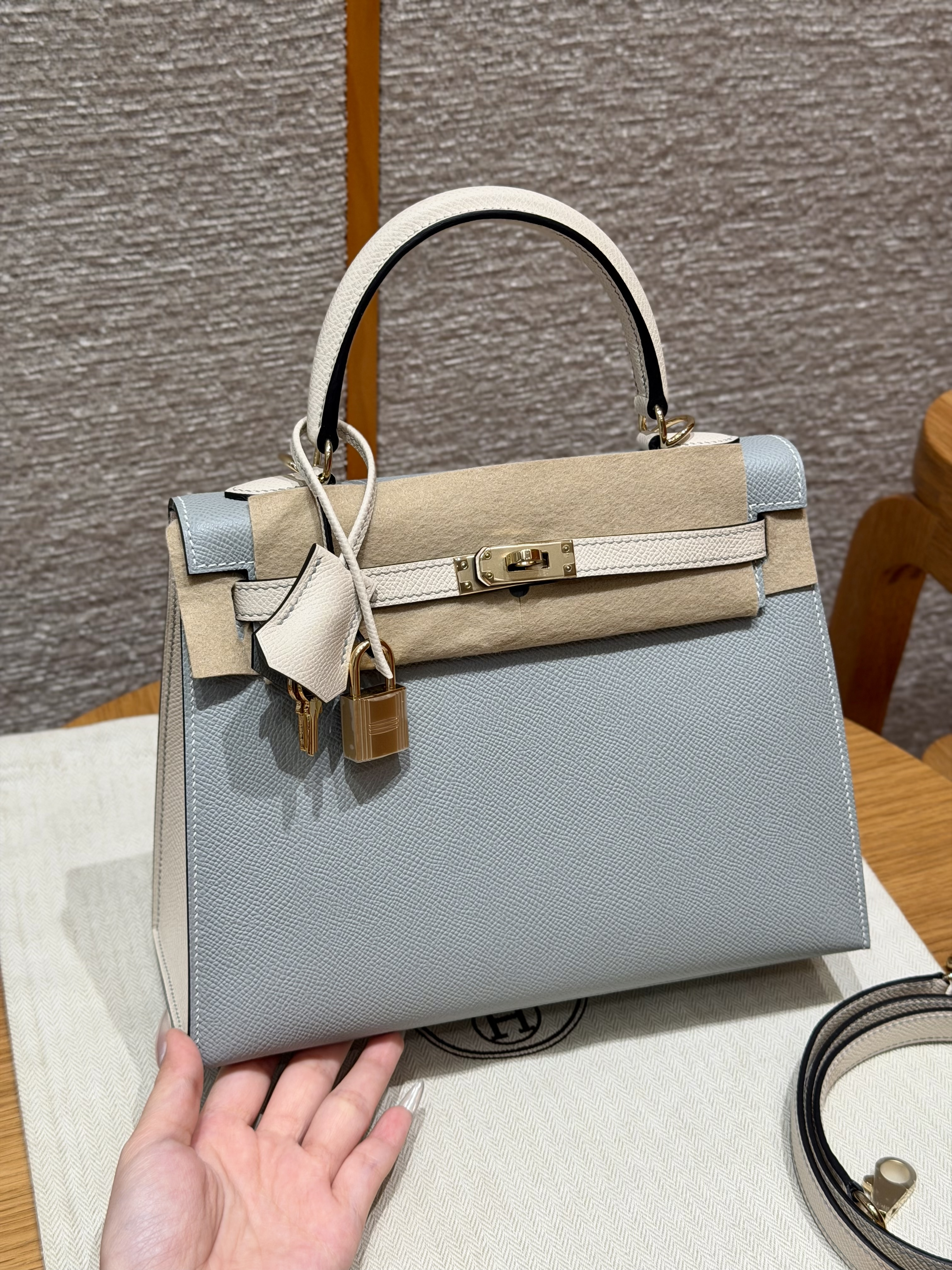 Hermes Bi-color Blue Glacier and Craie Epsom Kelly 25