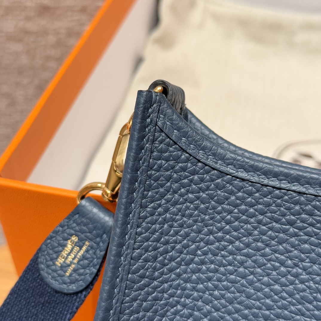 Hermes Blue presse Clemence Mini Evelyne 16