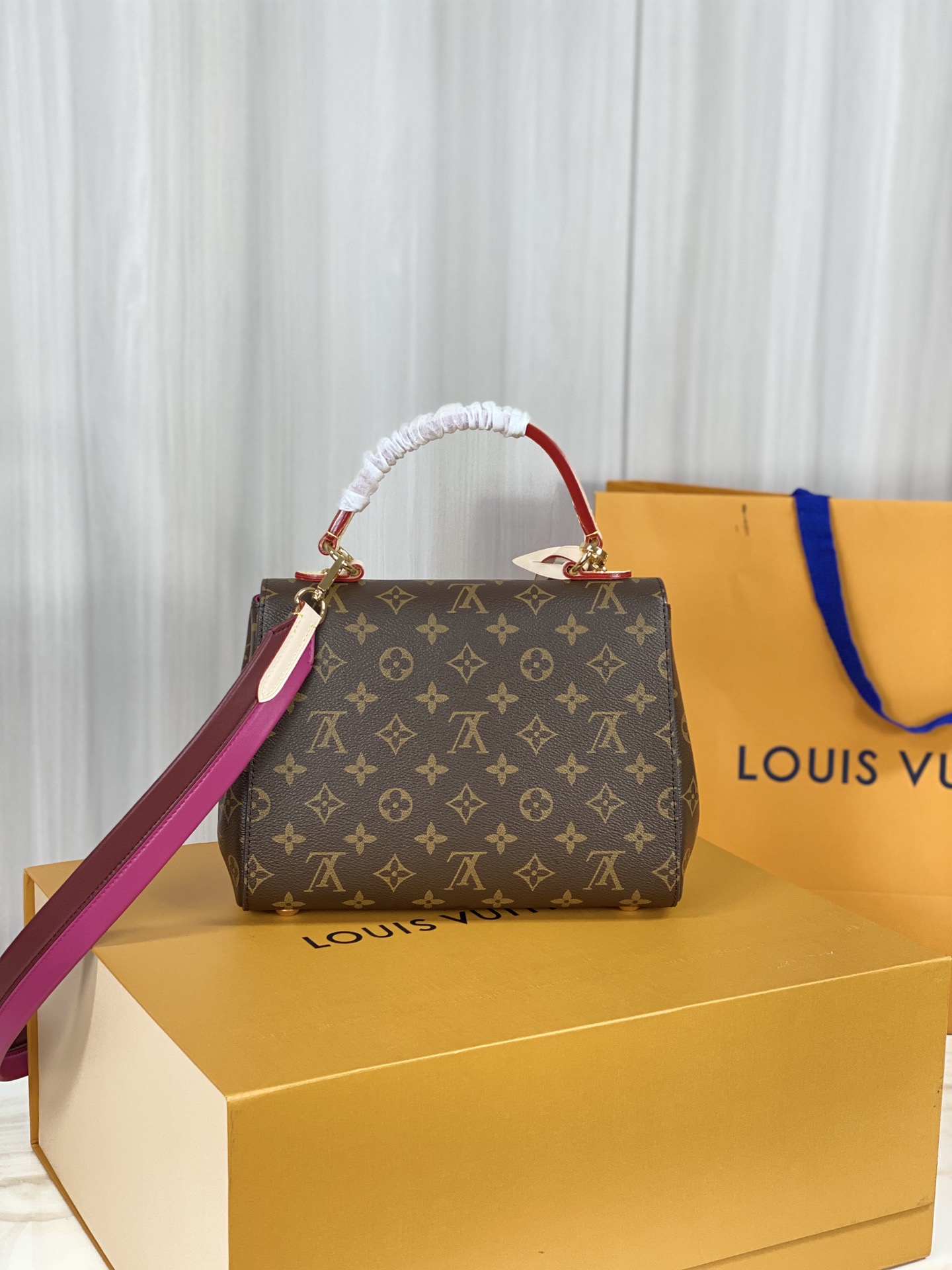 Louis Vuitton LV Cluny MM M42735
