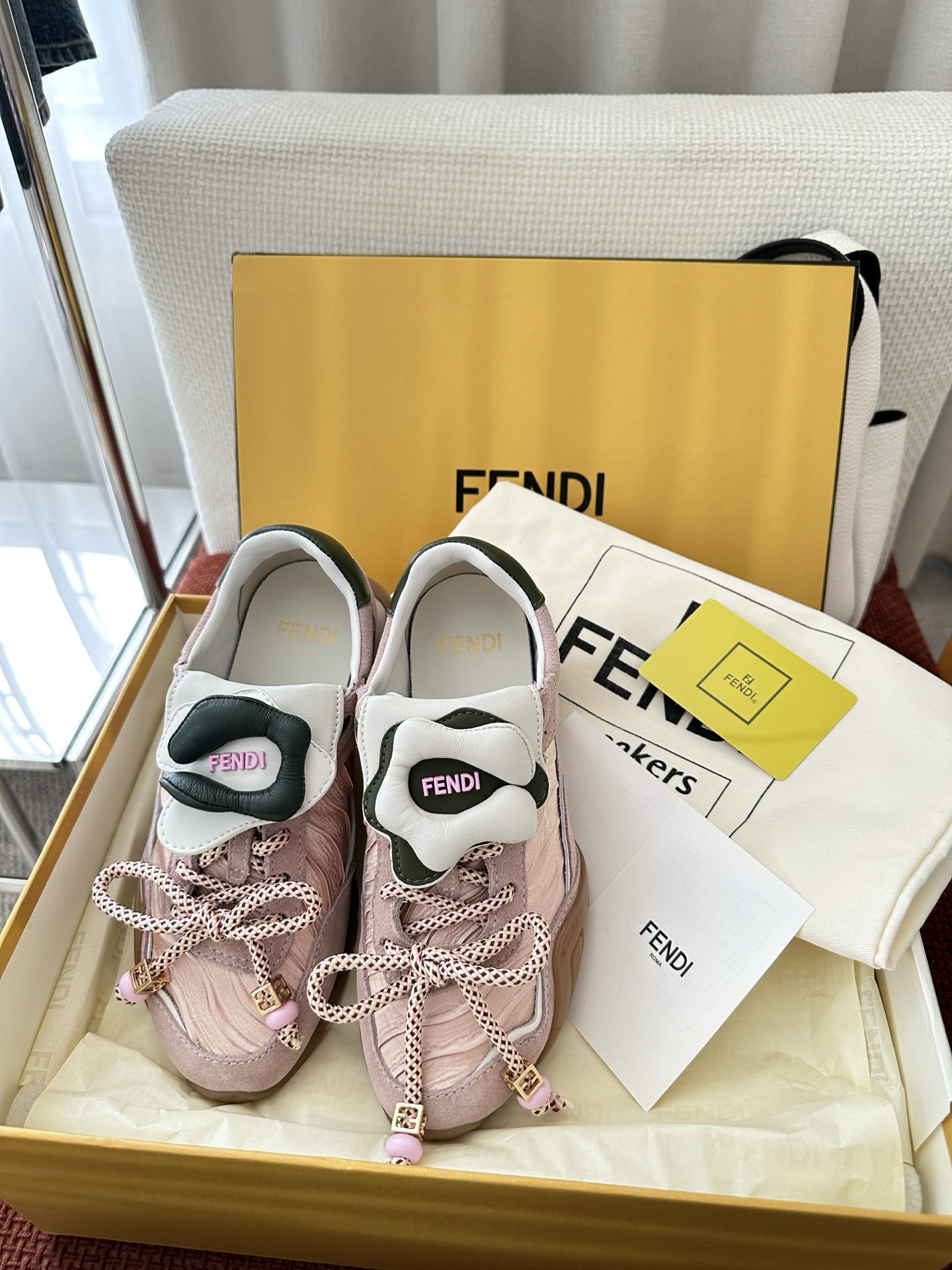 Fendi Pink Round Toe Flower Patch Wave Textured Fabric Low-Top Sneakers - KAIROO