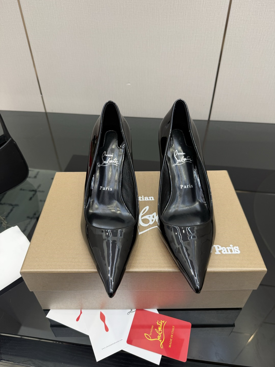 Christian Louboutin New shiny leather Pump