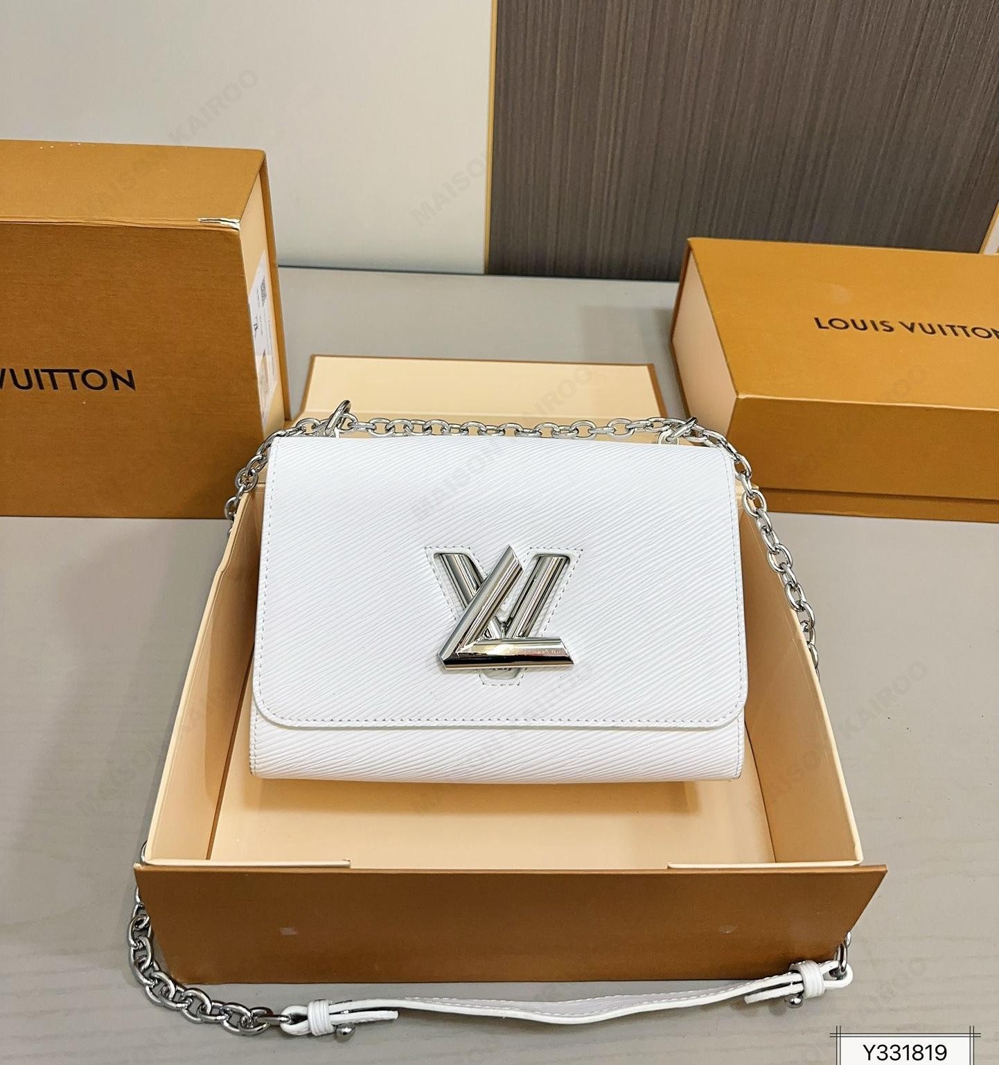 Louis Vuitton LV Twist Lock MM Epi Leather Silver Logo Flap Shoulder Bag - KAIROO