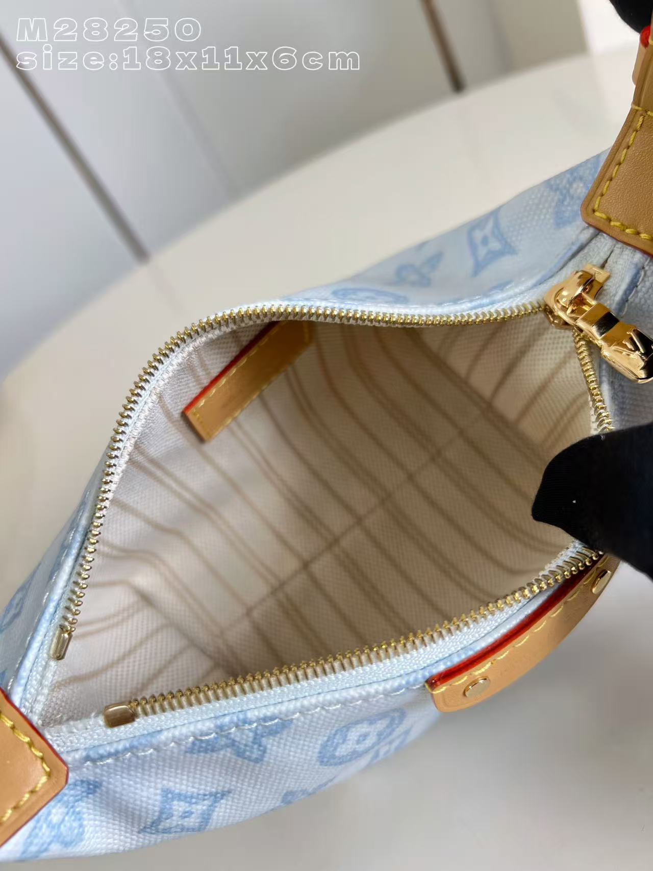 Louis Vuitton LV Pochette Hills handbag