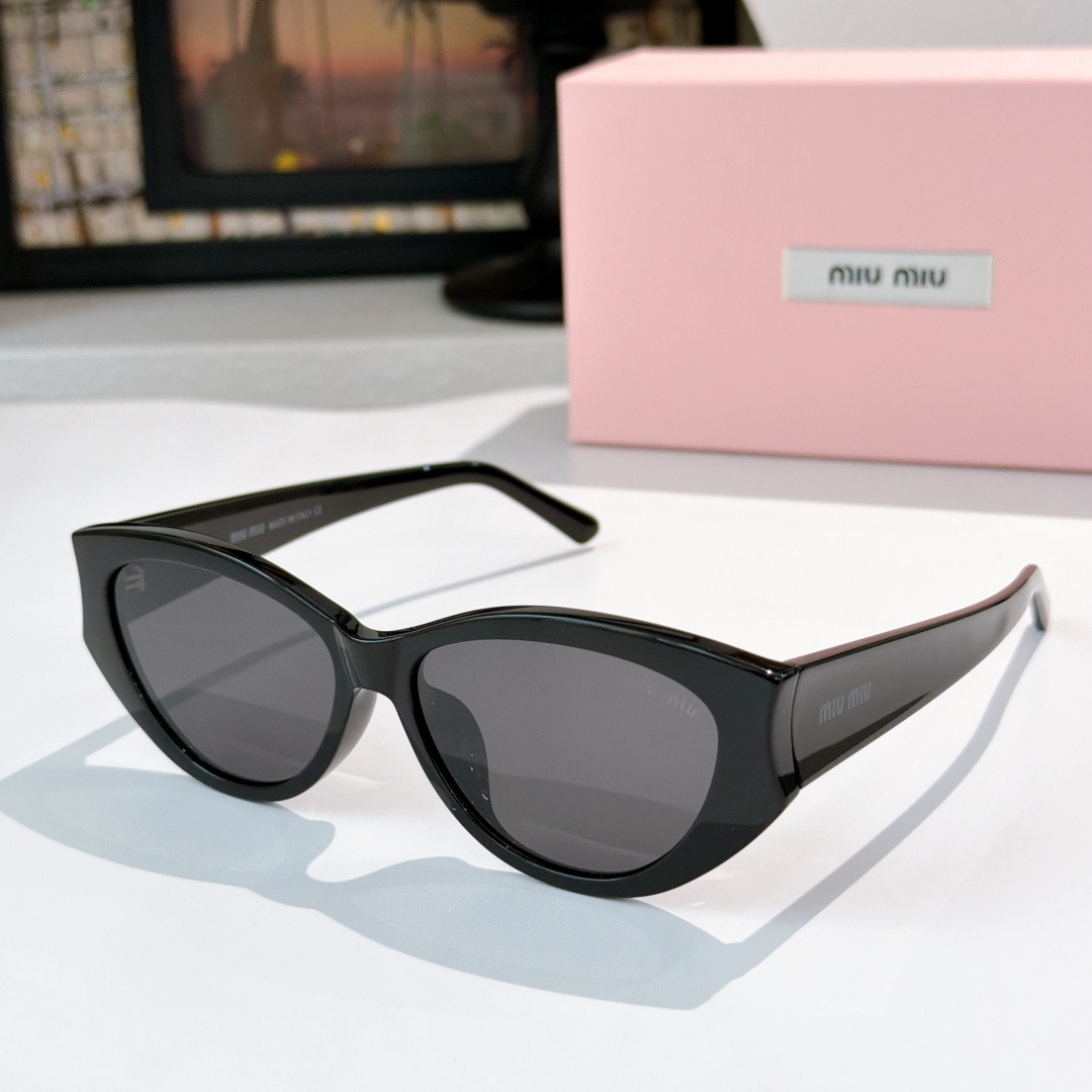 Miu Miu Classic Cat-Eye Acetate Sunglasses - KAIROO