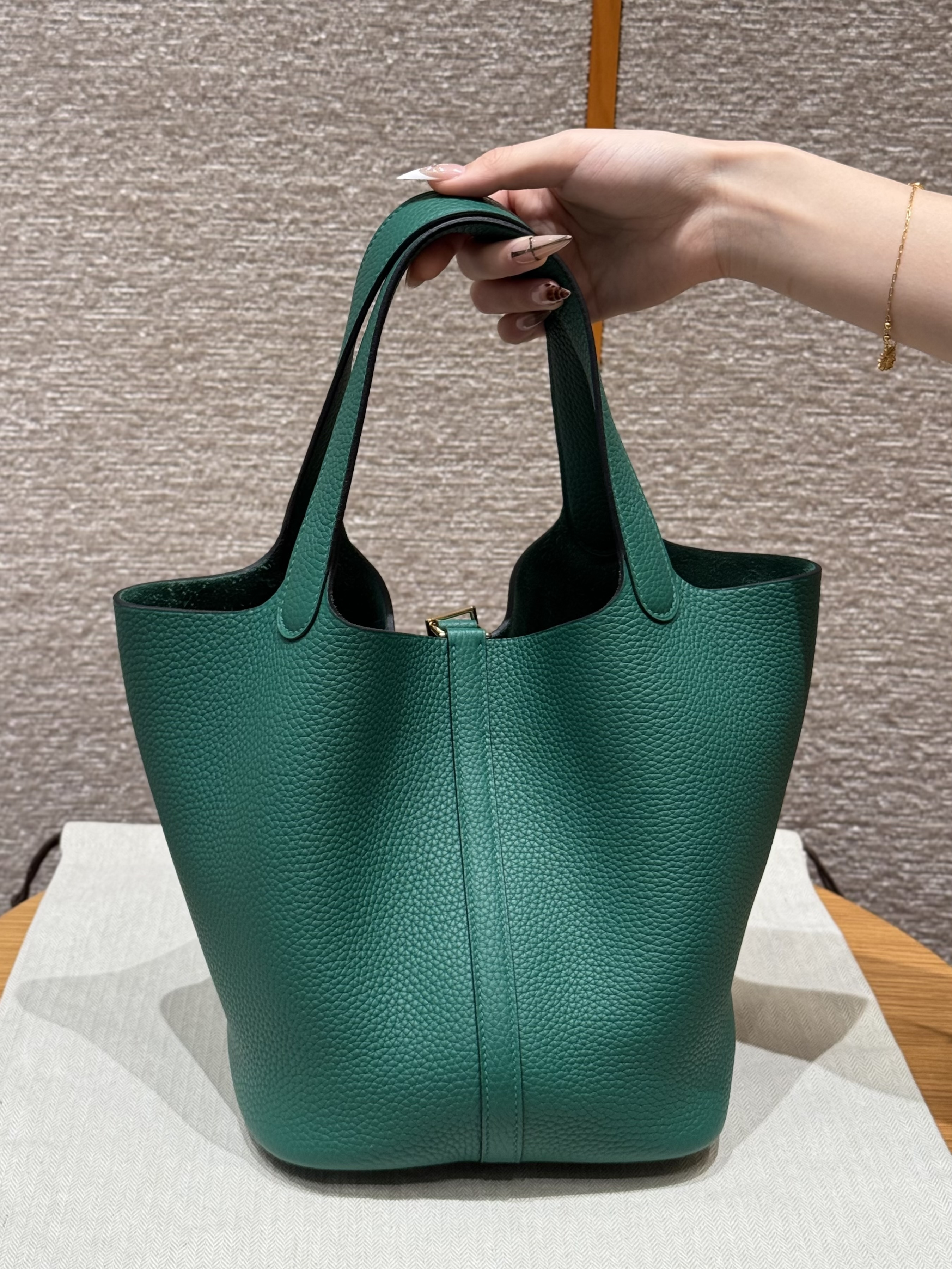 Hermes Vert Vertigo Clemence Picotin 22
