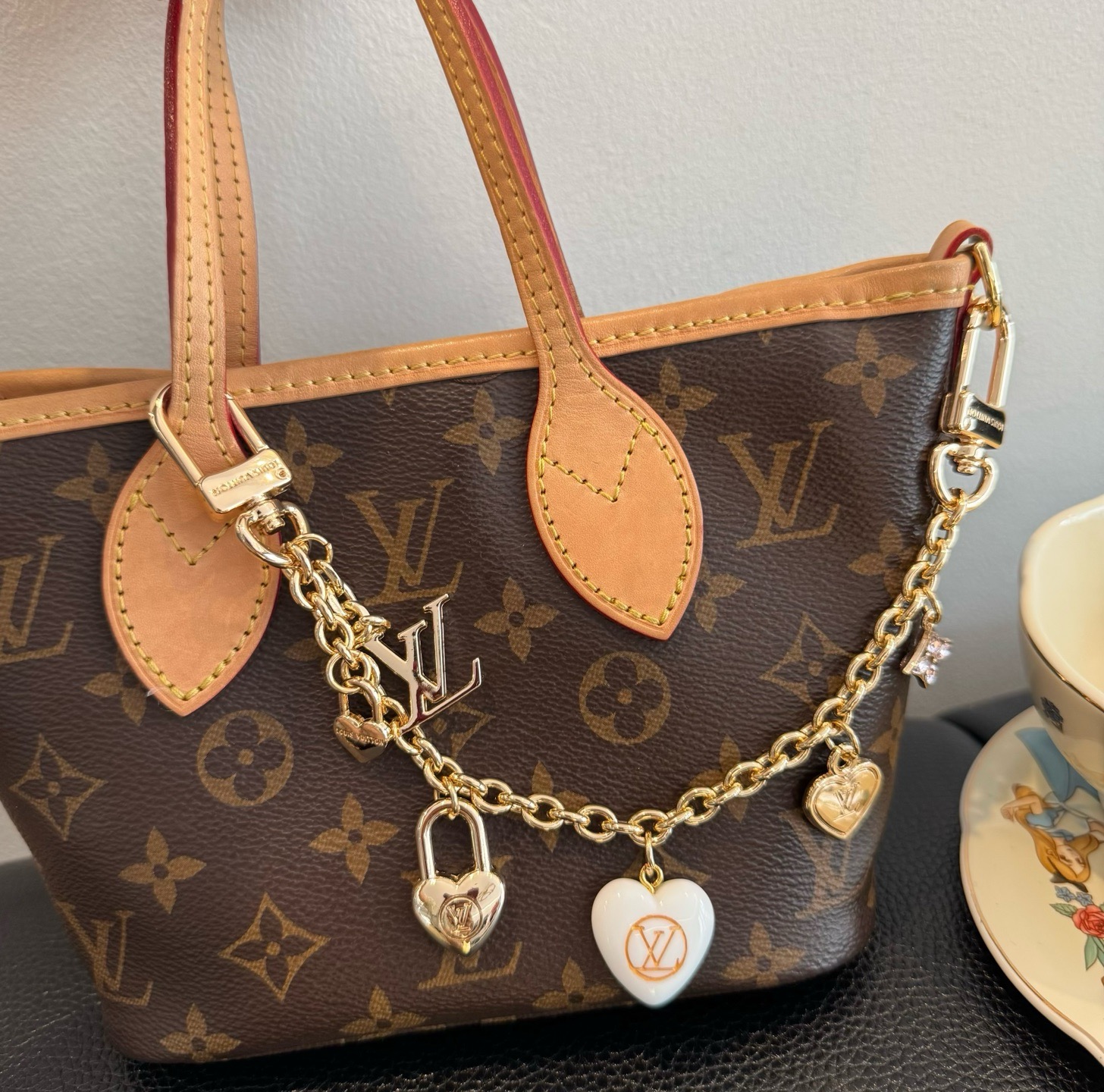 Louis Vuitton LV  Multi-Chain Heart Padlock Four-Point Star Keychain & Bag Charm - KAIROO