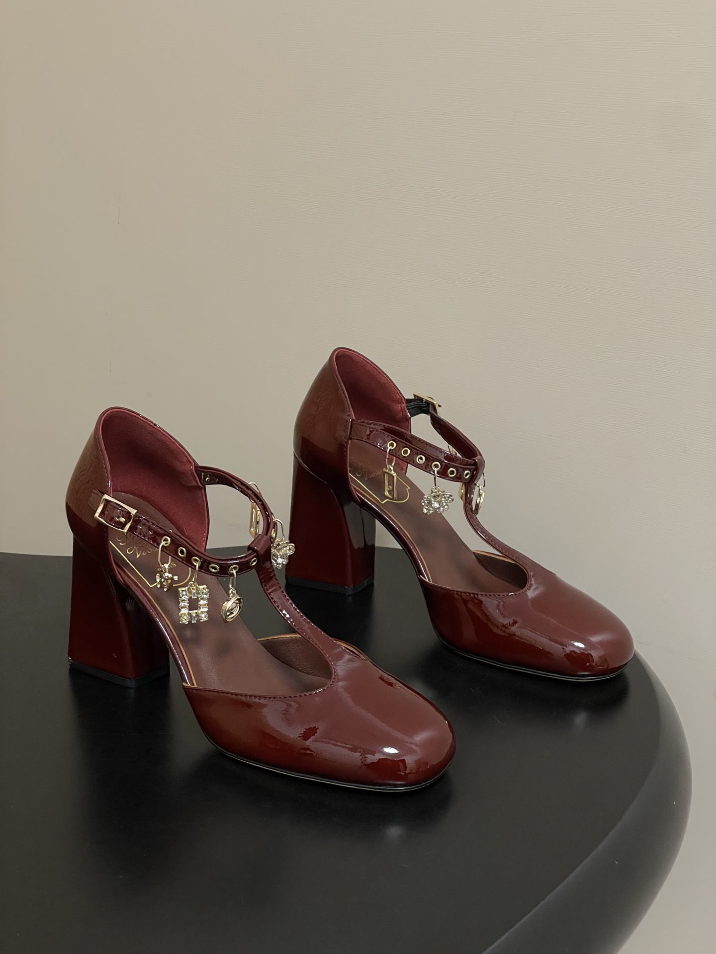 Roger Vivier TresVivier Shiny leather Pump