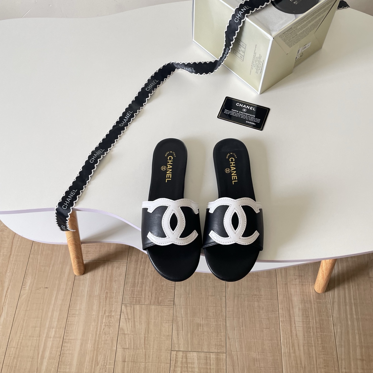 Chanel Patent Leather Oversized Contrasting Interlocking CC Logo Flat Slides Sandals - KAIROO