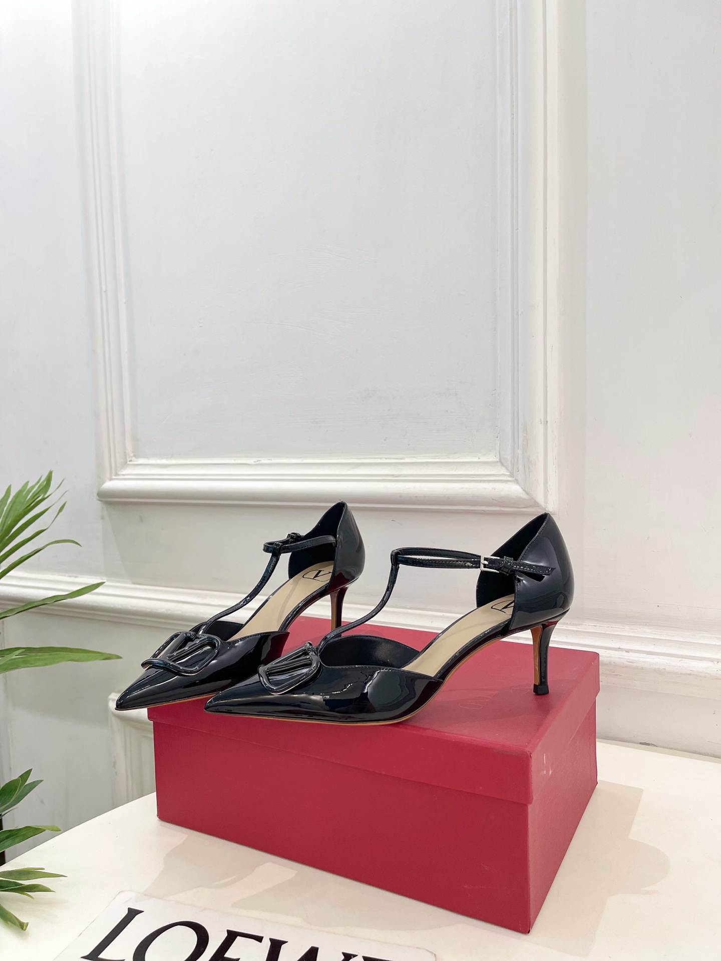 Valentino Vlogo Pumps