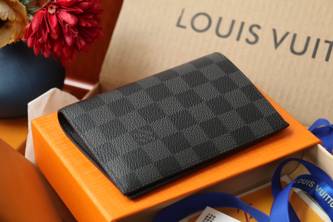 N64411 LV Passport Cover in Damier Graphite canvas