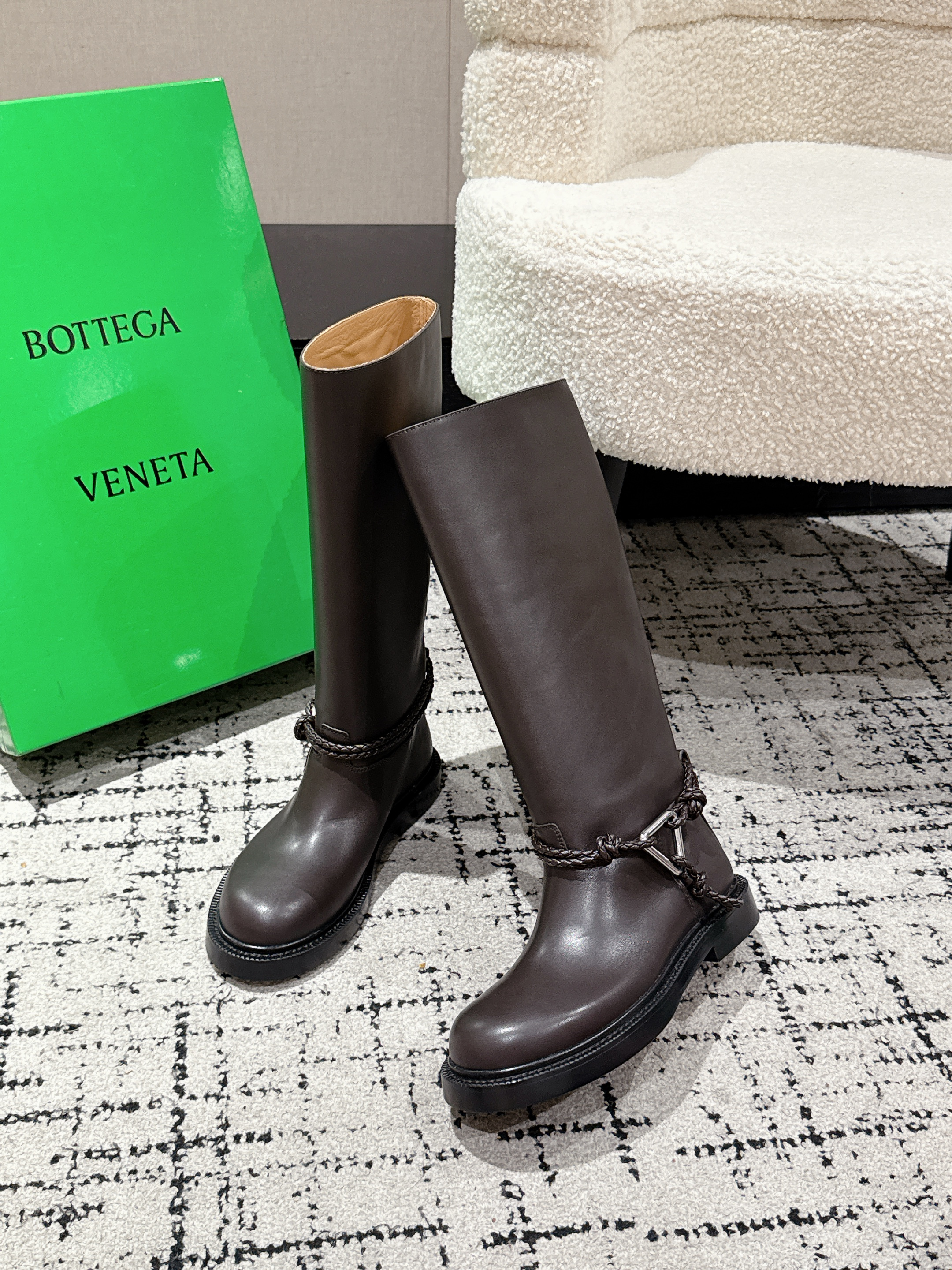 Bottega James Medium Boot Chocolate leather