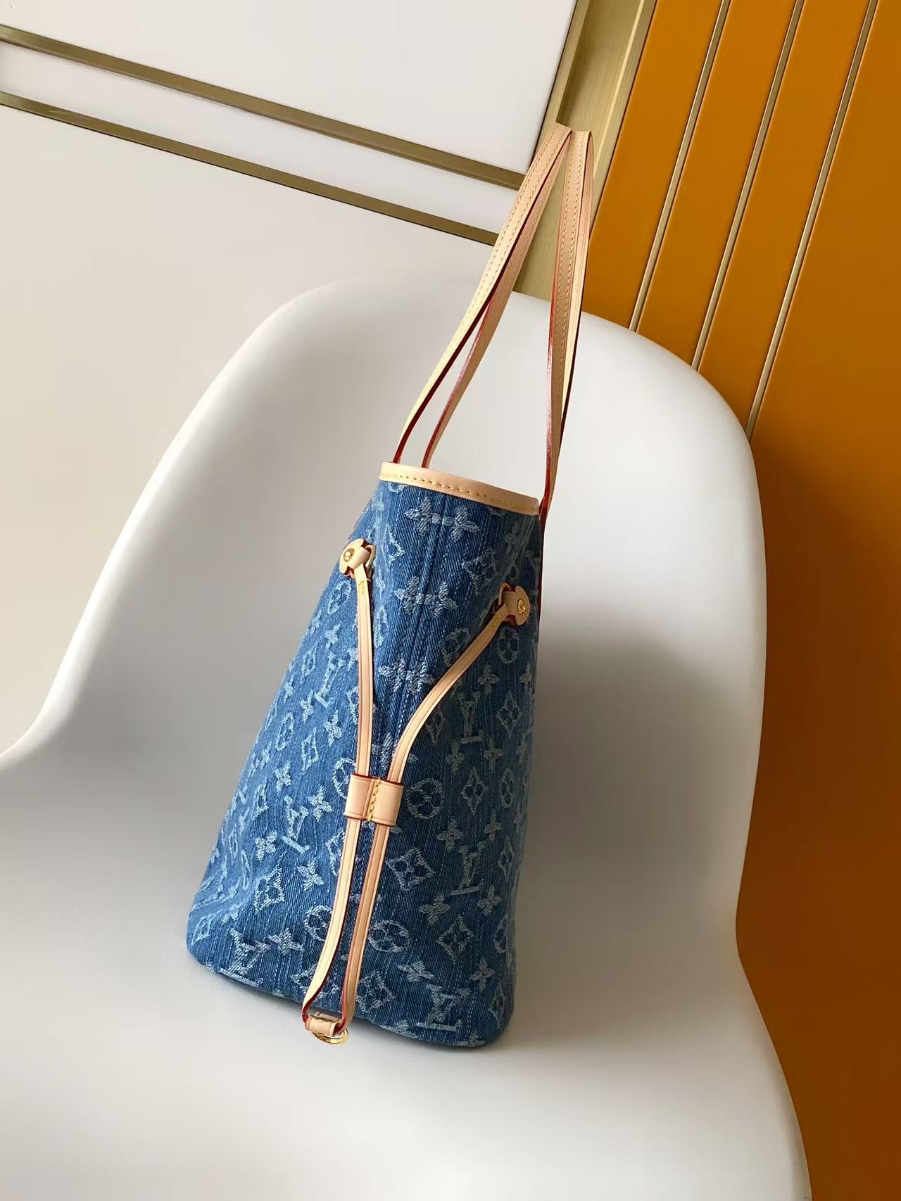 M28052 LV Neverwoof MM in Blue Monogram Denim