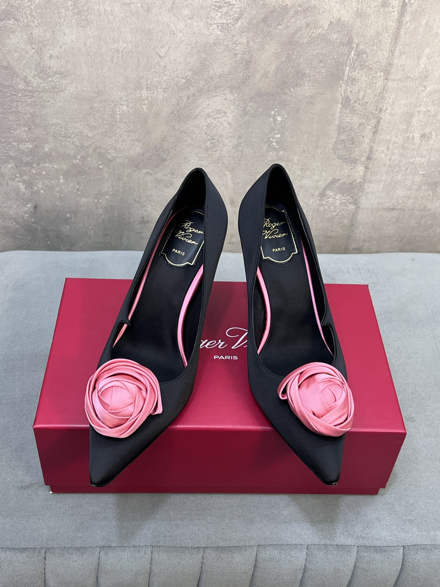 Roger Vivier Rose Vivier Lace Pump
